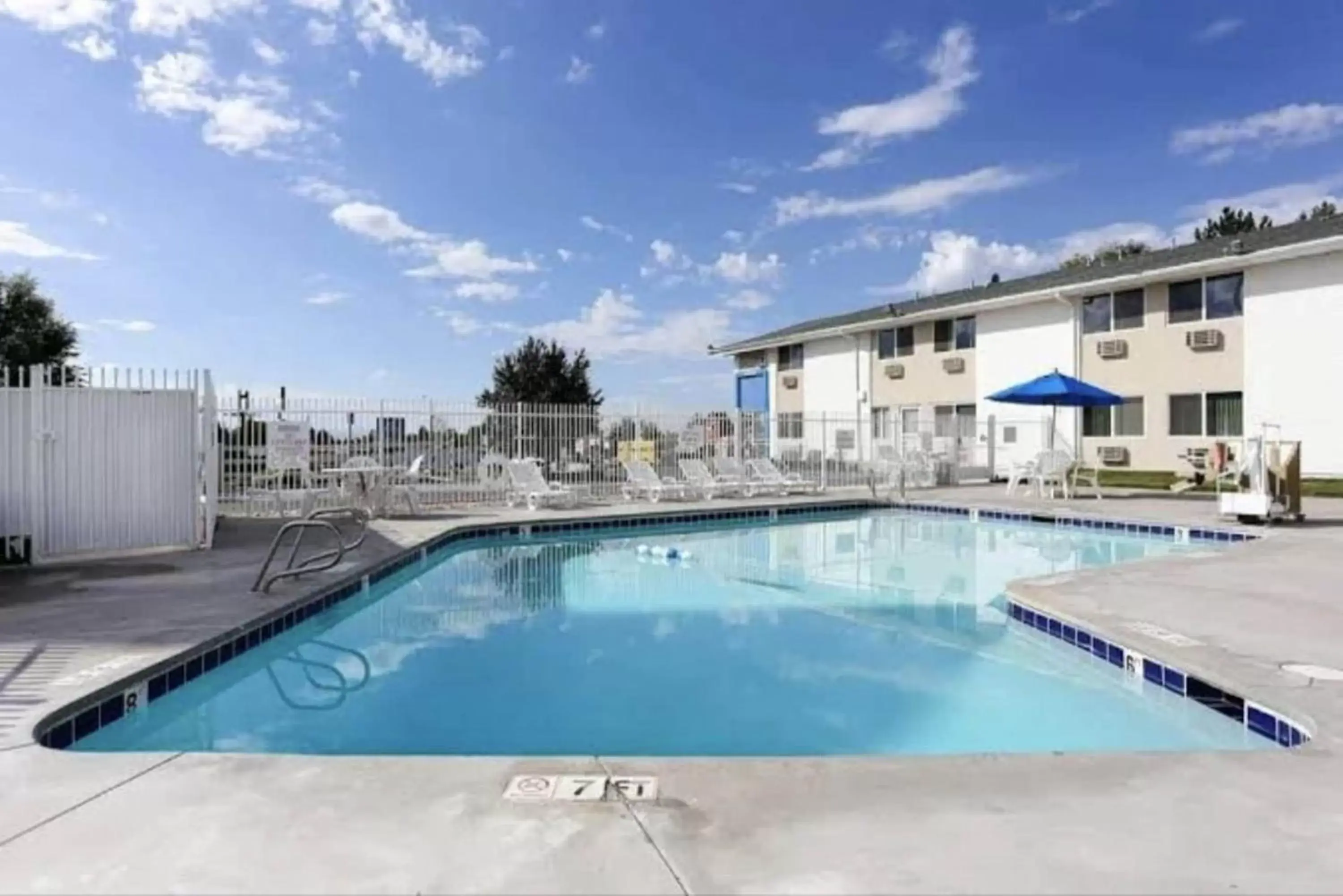 , Swimming Pool in Hilltop Hotel