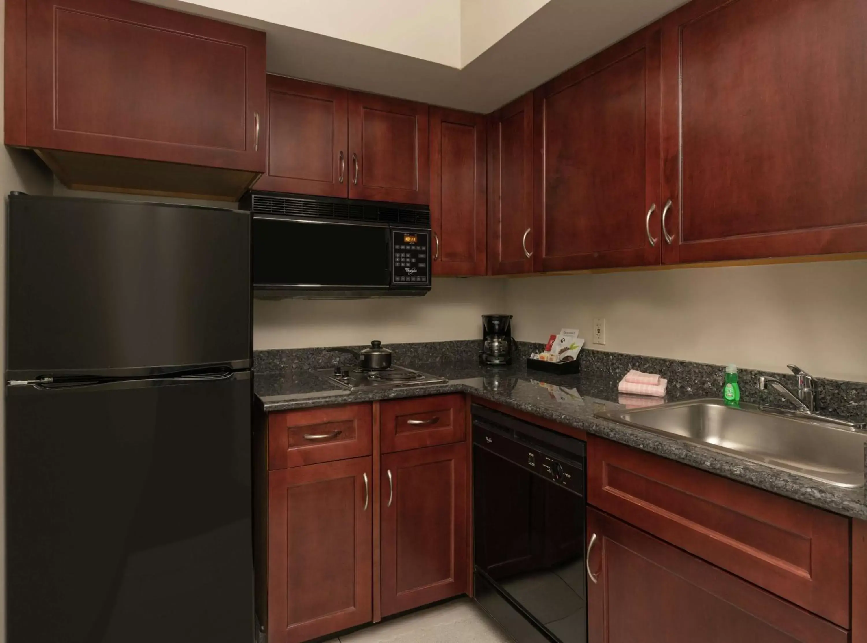 Kitchen or kitchenette, Kitchen/Kitchenette in Homewood Suites by Hilton Chicago - Schaumburg