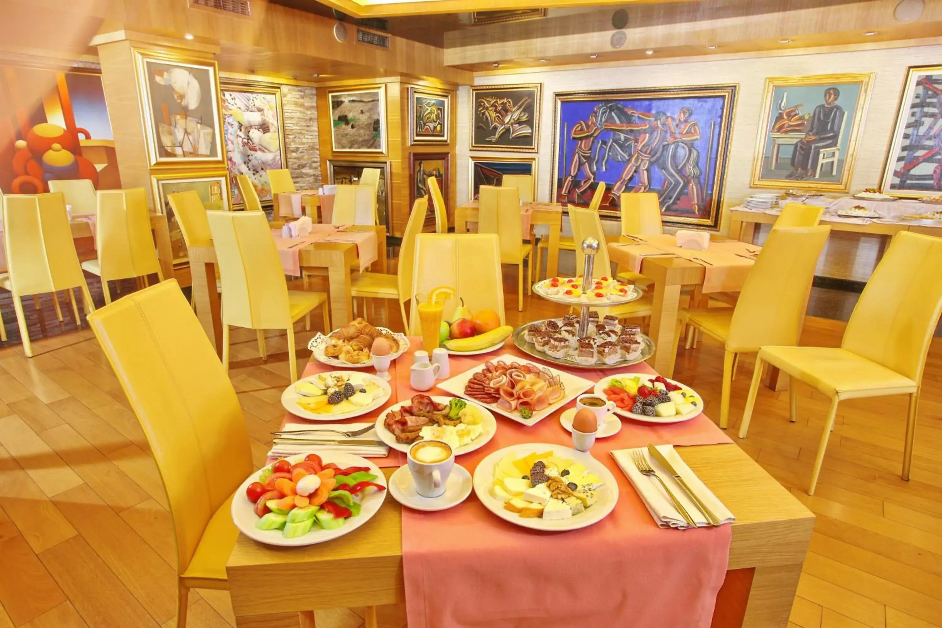 Restaurant/Places to Eat in Hotel Anel