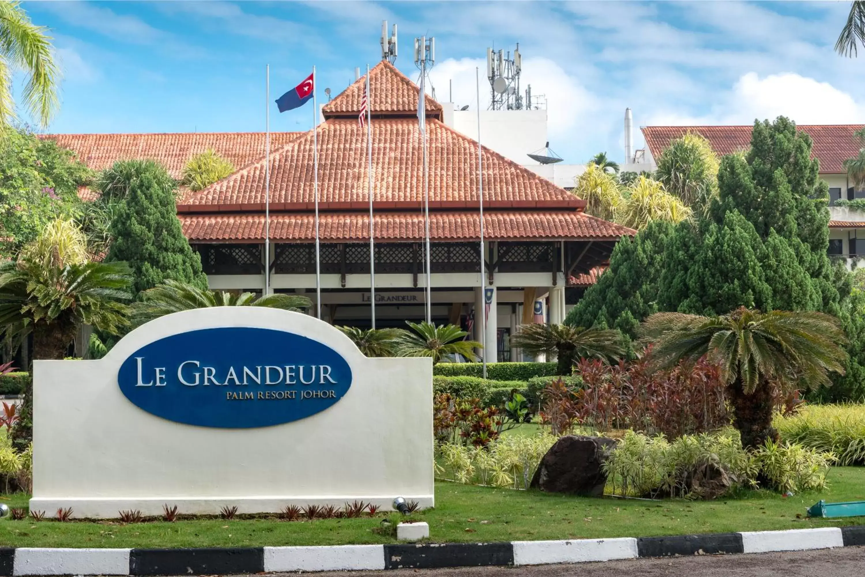 Facade/entrance, Property Building in Le Grandeur Palm Resort Johor