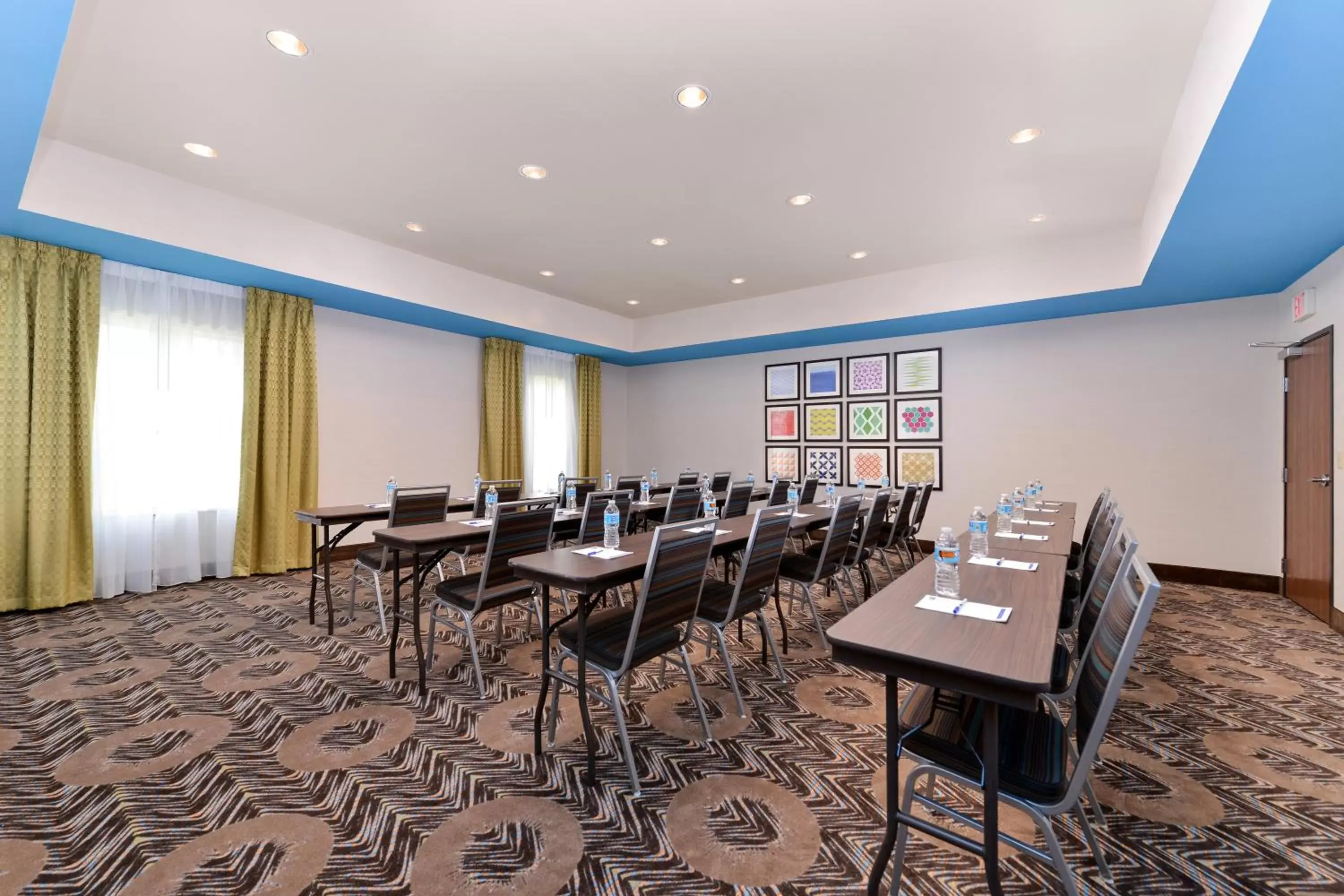 Meeting/conference room, Restaurant/Places to Eat in Holiday Inn Express Tomball, an IHG Hotel