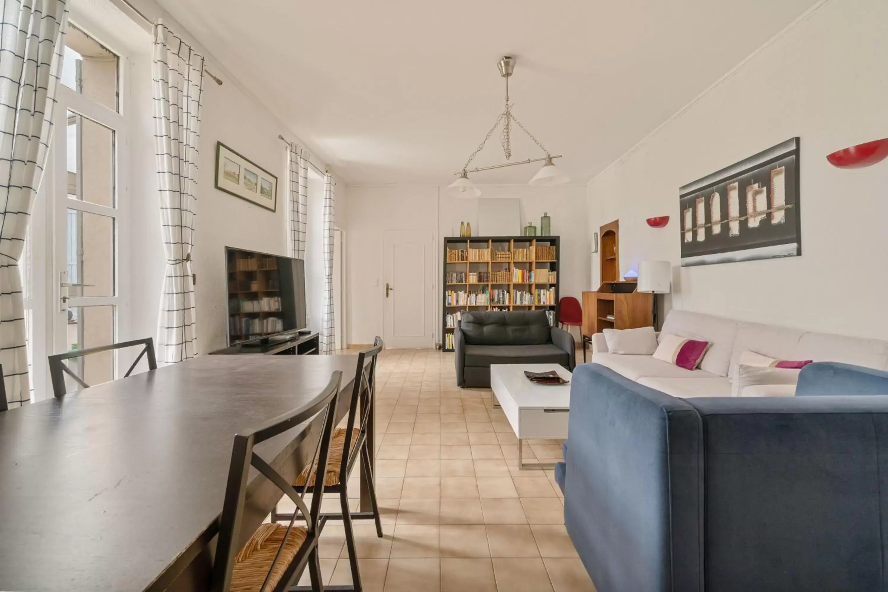 Living room, Dining Area in Gambetta Apartments