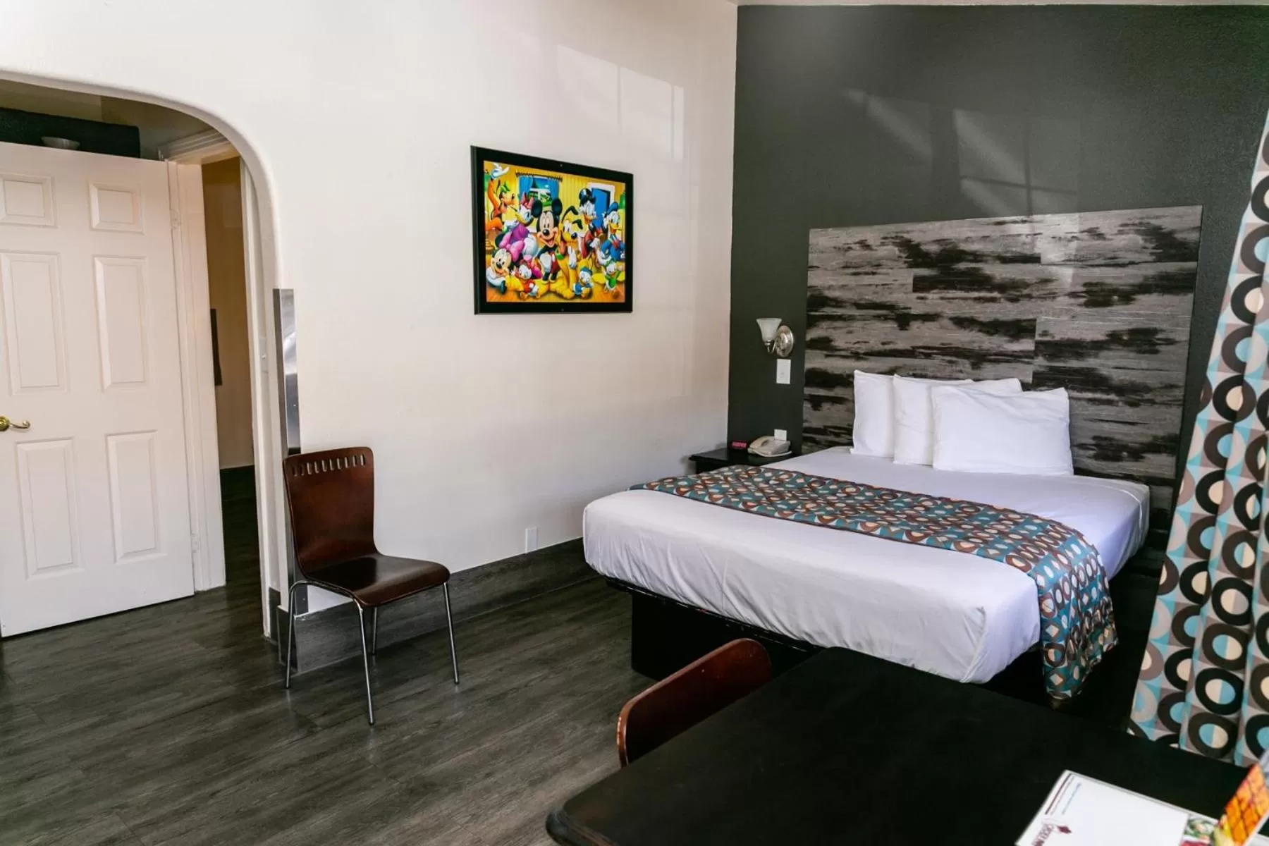 Photo of the whole room, Bed in Anaheim Discovery Inn and Suites