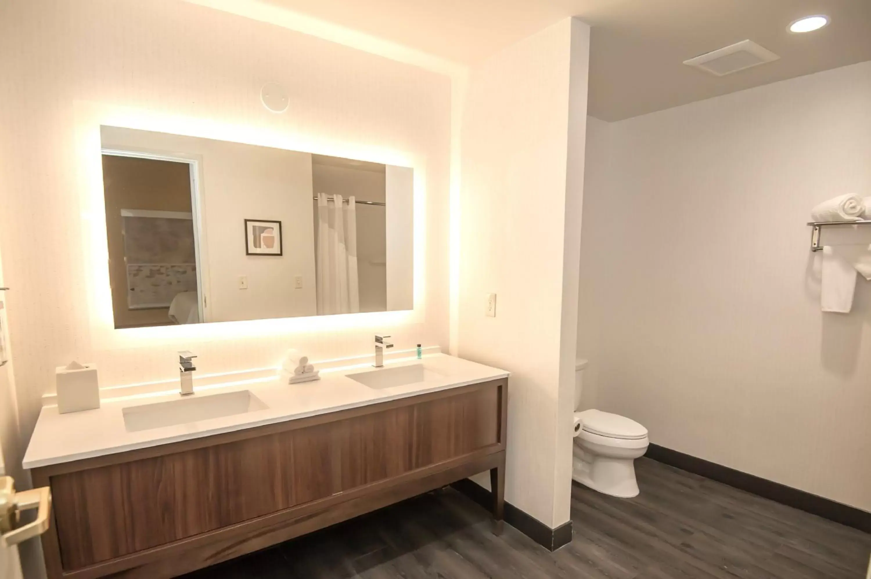Bathroom in Holiday Inn Oakland Airport, an IHG Hotel