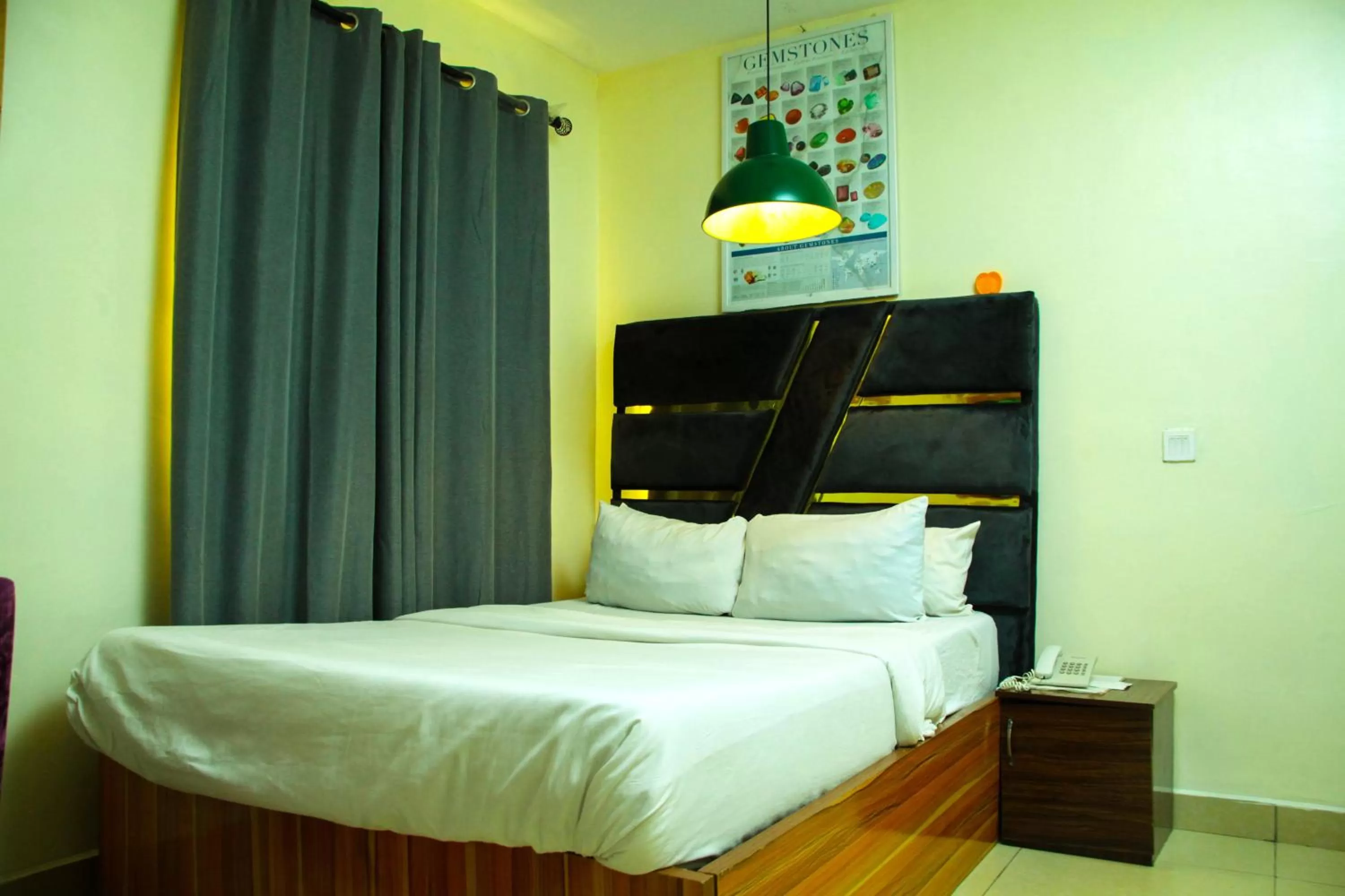 Bedroom, Bed in ONTARIO SUITES