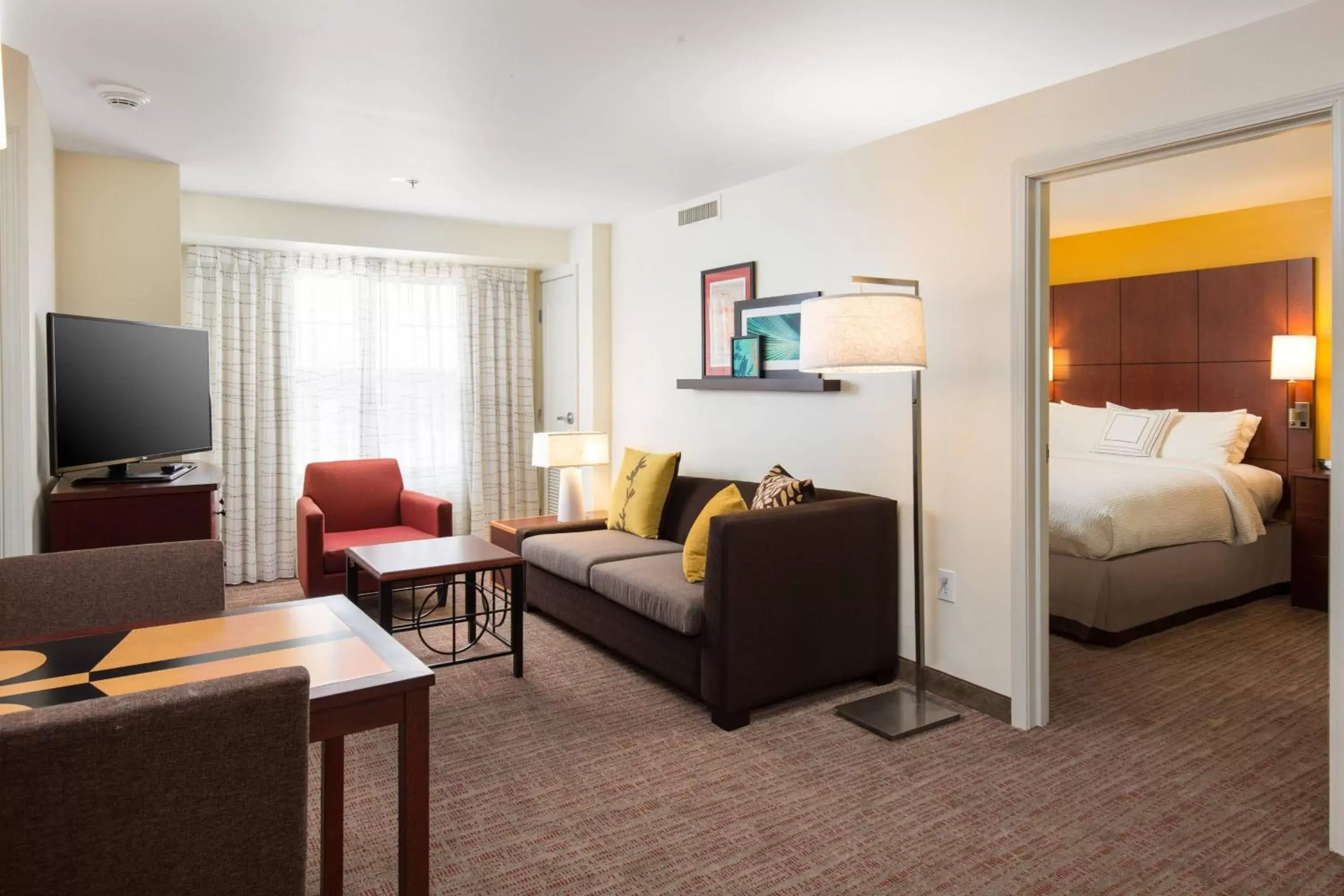 Bedroom, Seating Area in Residence Inn by Marriott Springfield Old Keene Mill