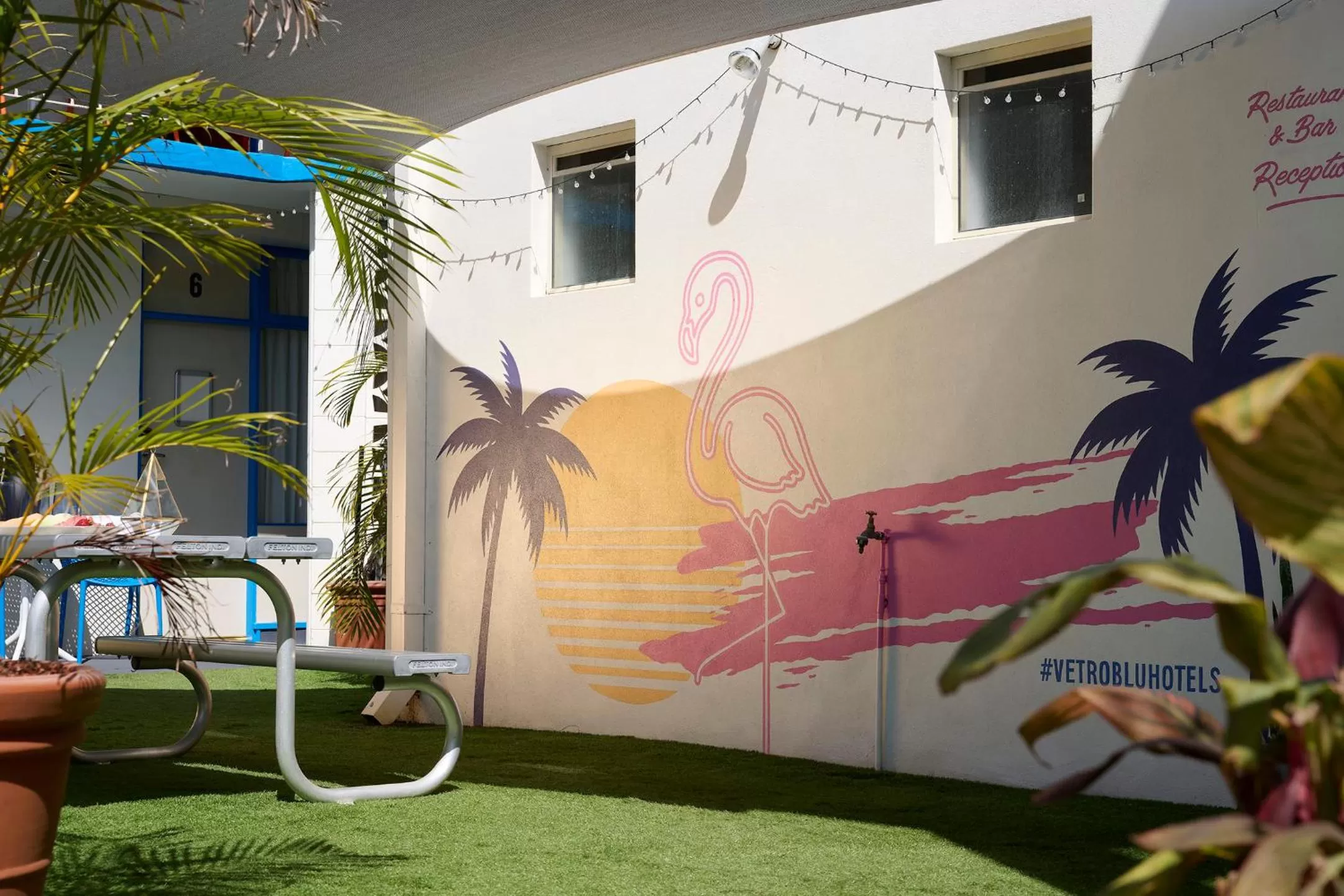 Day in Baileys Parkside Motel by VetroBlu