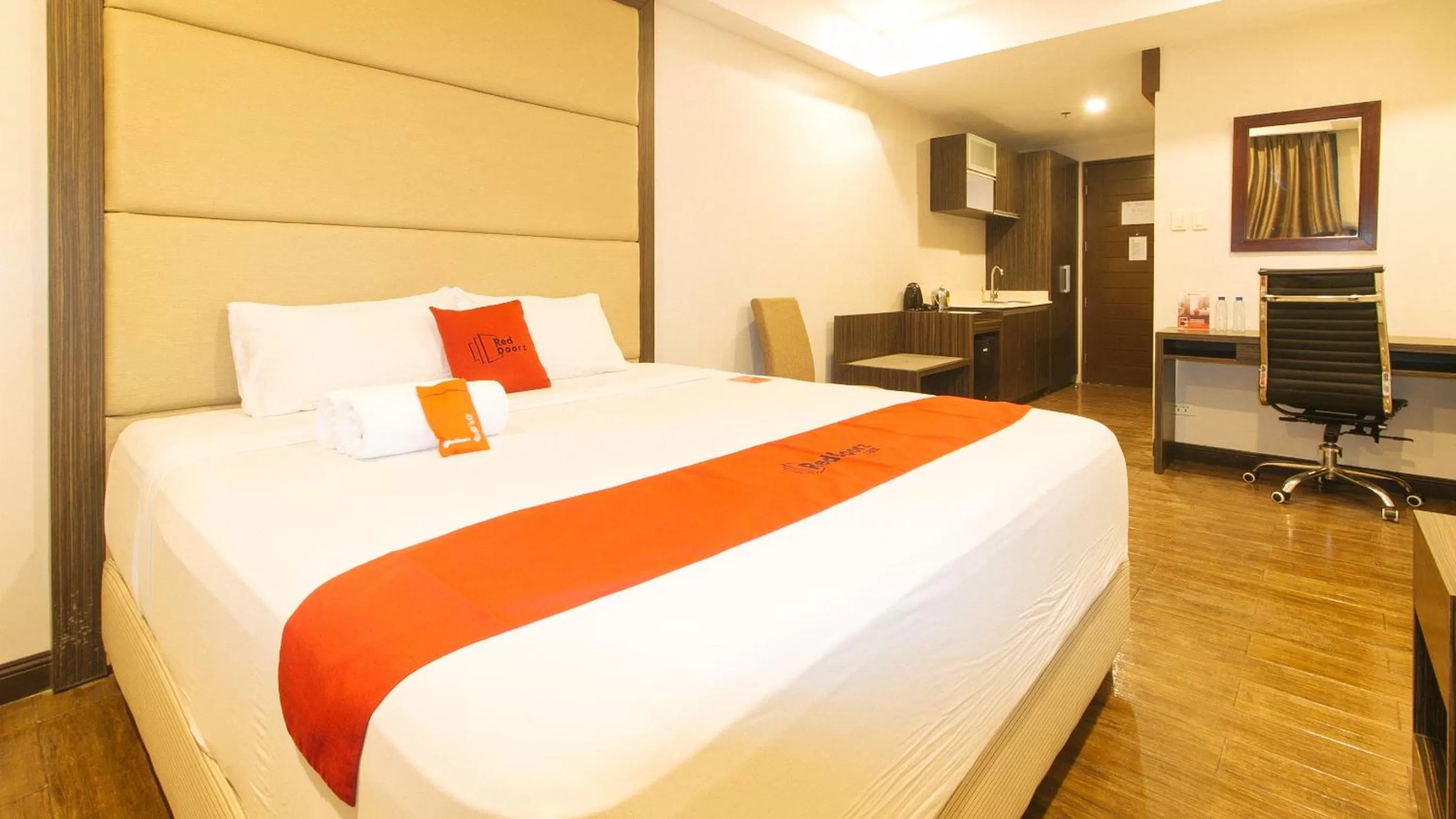 TV and multimedia, Bed in RedDoorz Premium @ West Avenue Quezon City