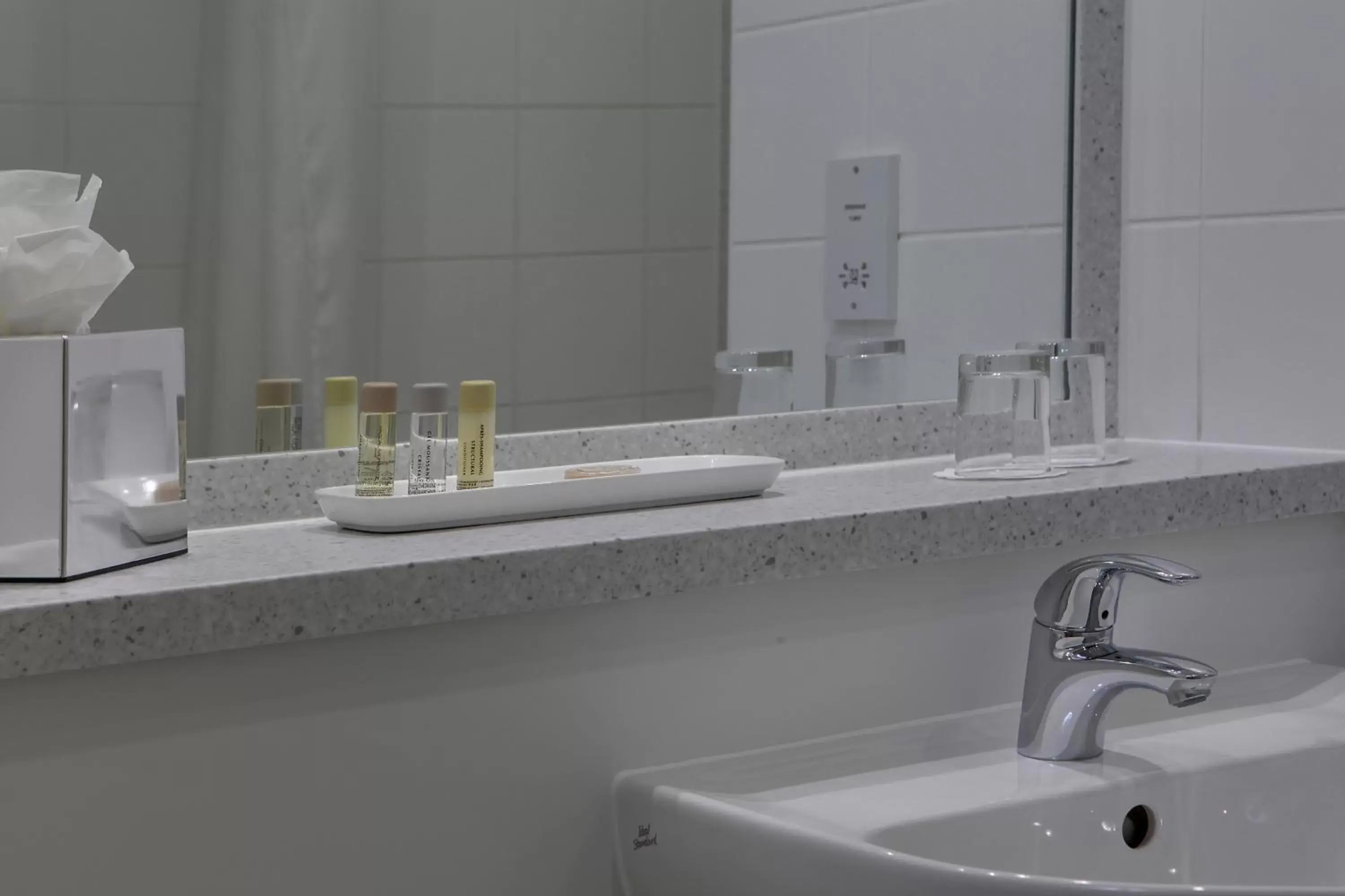 Decorative detail, Bathroom in Best Western Pontypool Metro Hotel