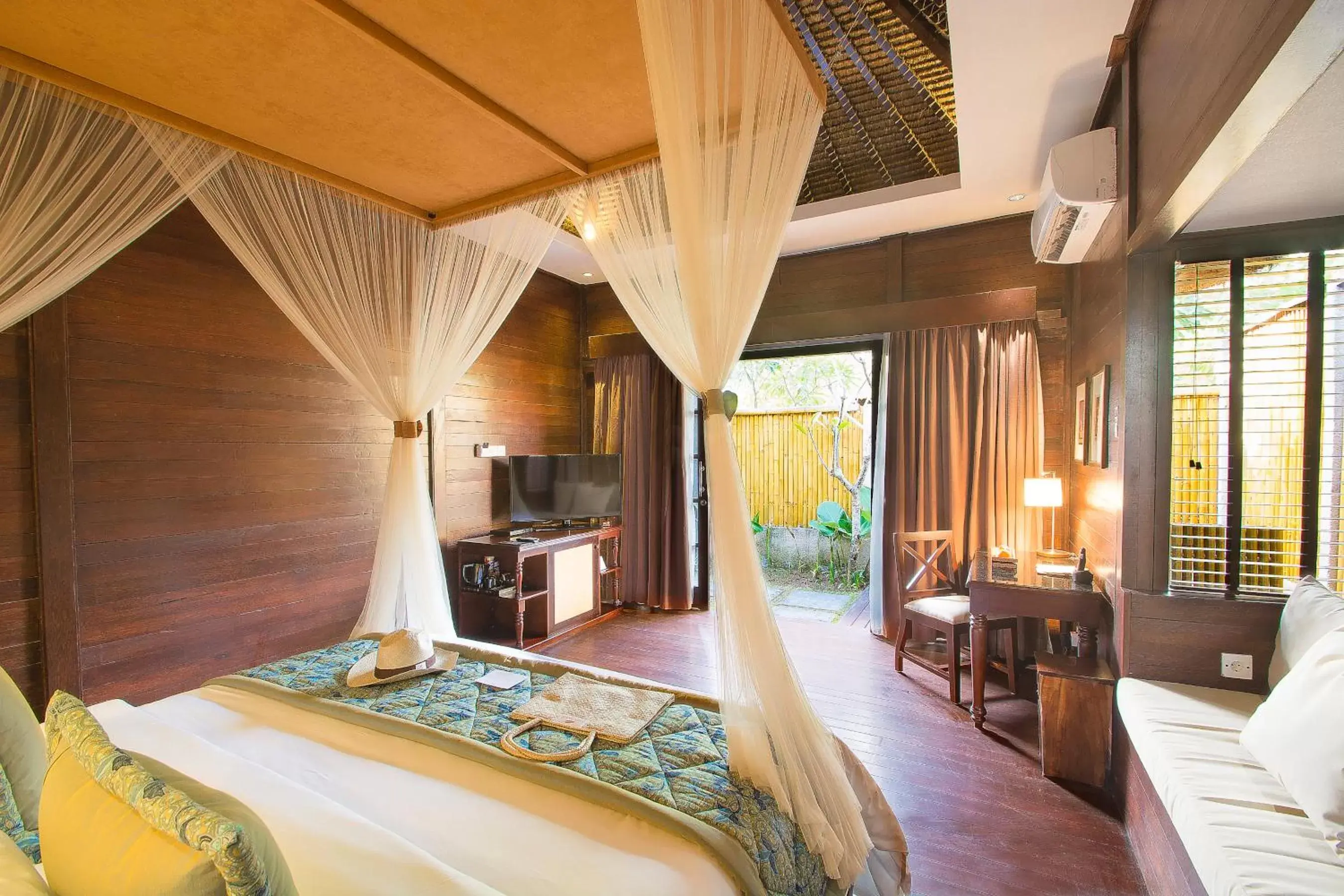 Bed in Lembongan Beach Club & Resort