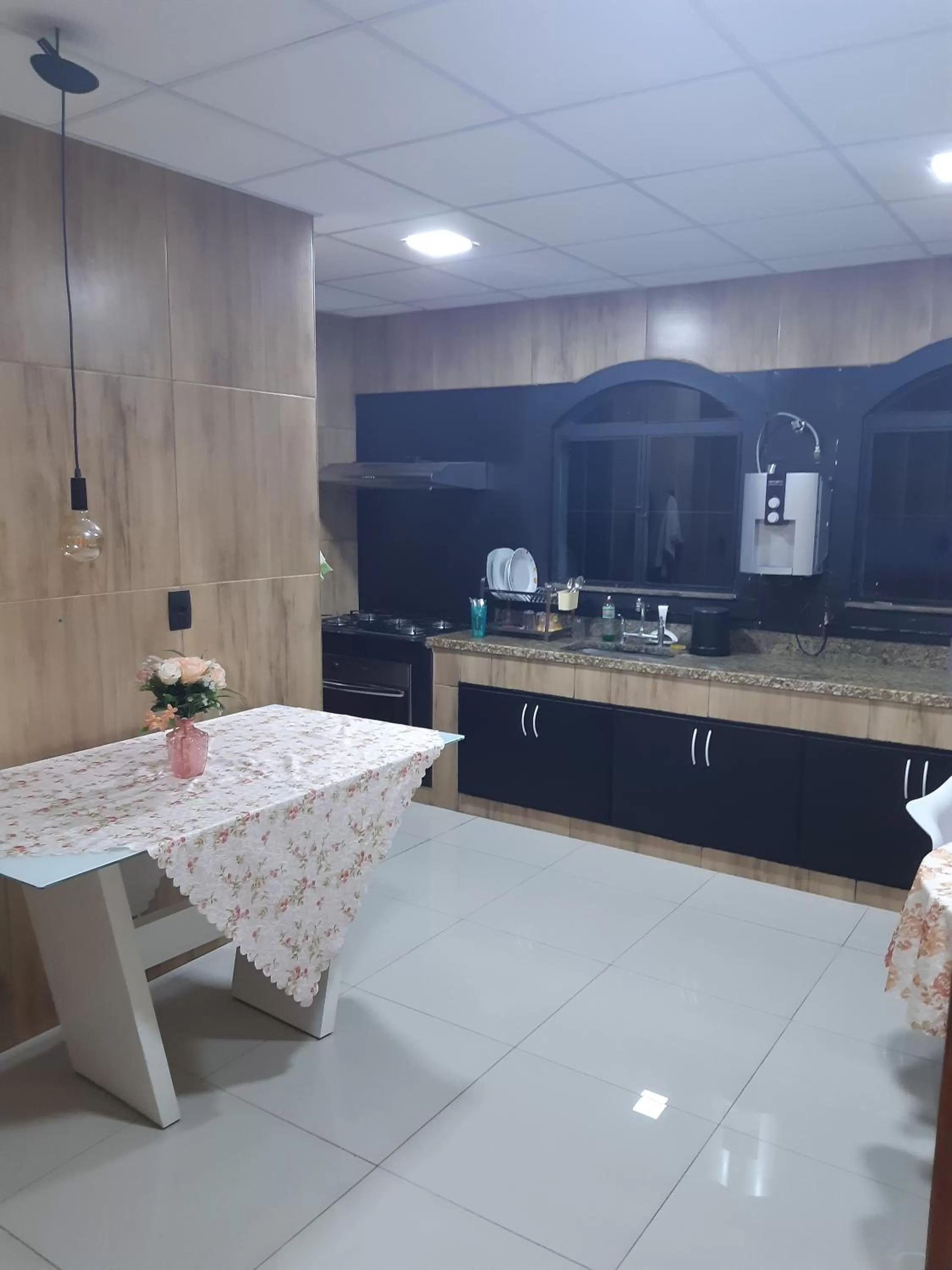 Communal kitchen in Pousada Casa Familia