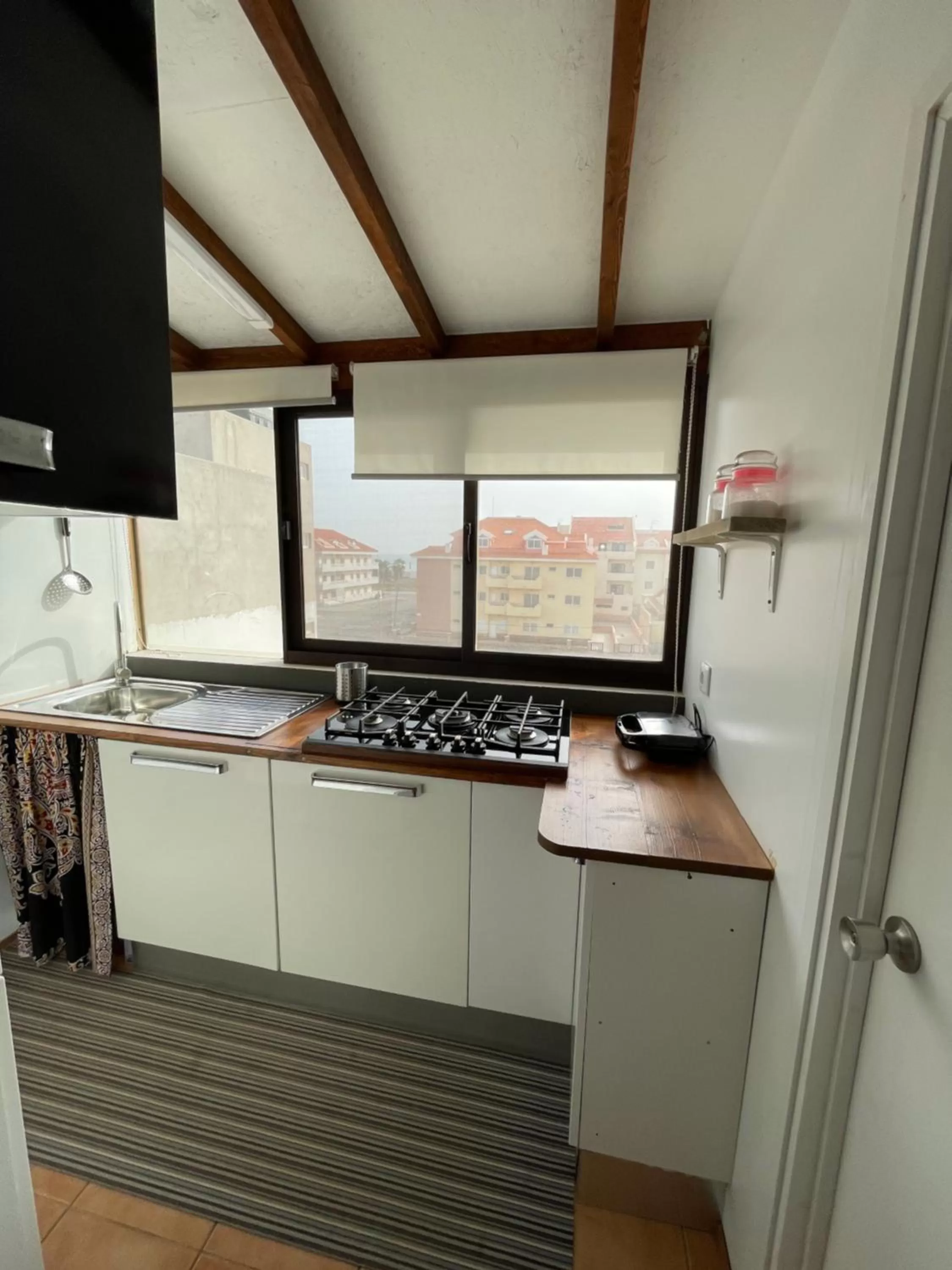 Kitchen or kitchenette in Blue Eagle Guesthouse - Casa de hospedes