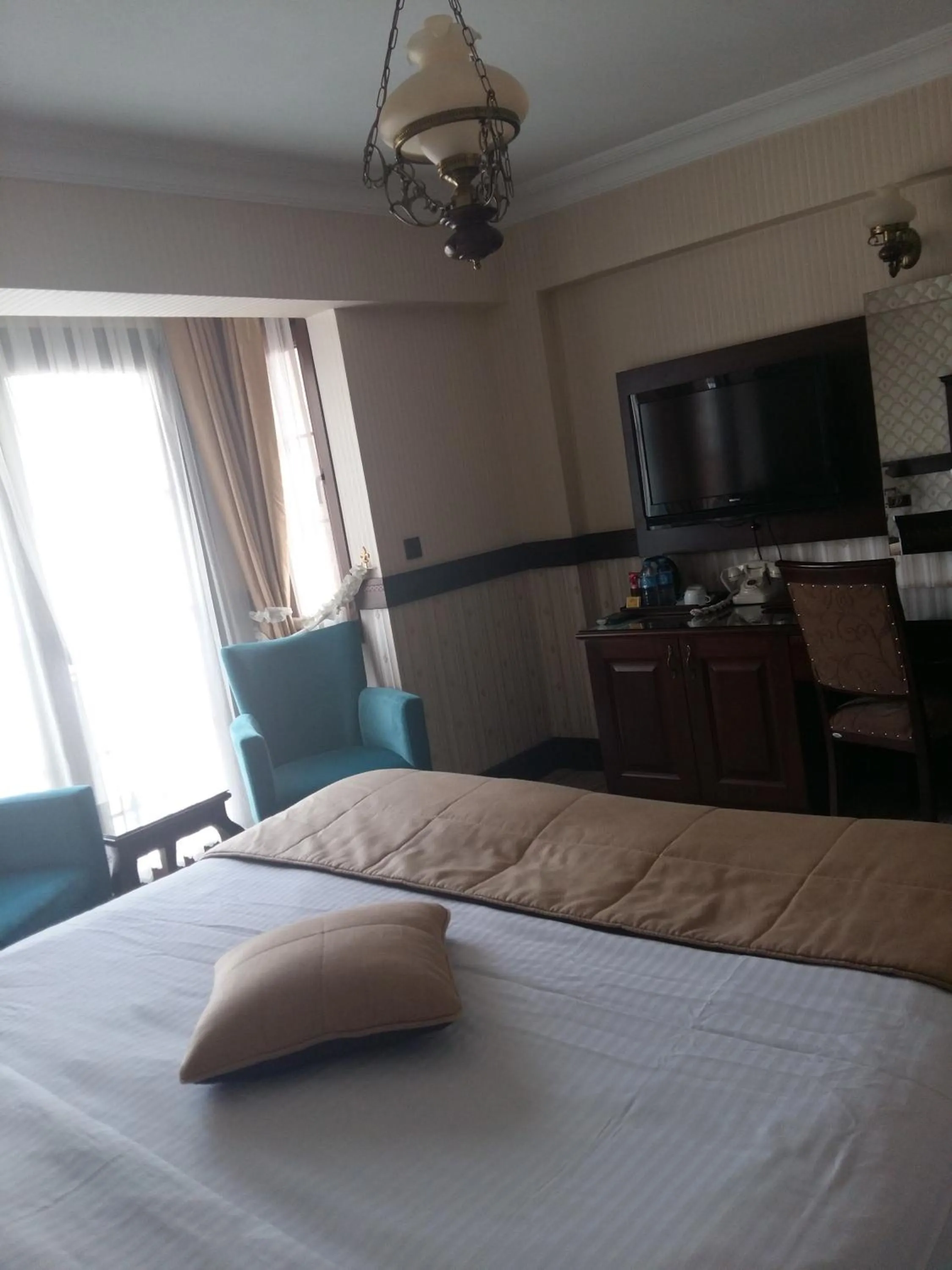 Bedroom, Bed in Divalis Hotel