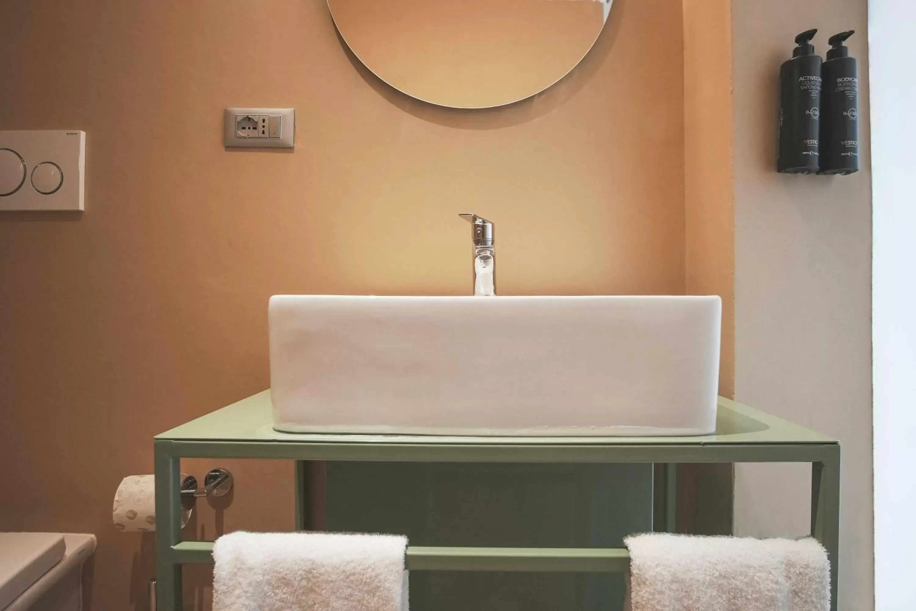 Bathroom in Moderno Hotel Roma