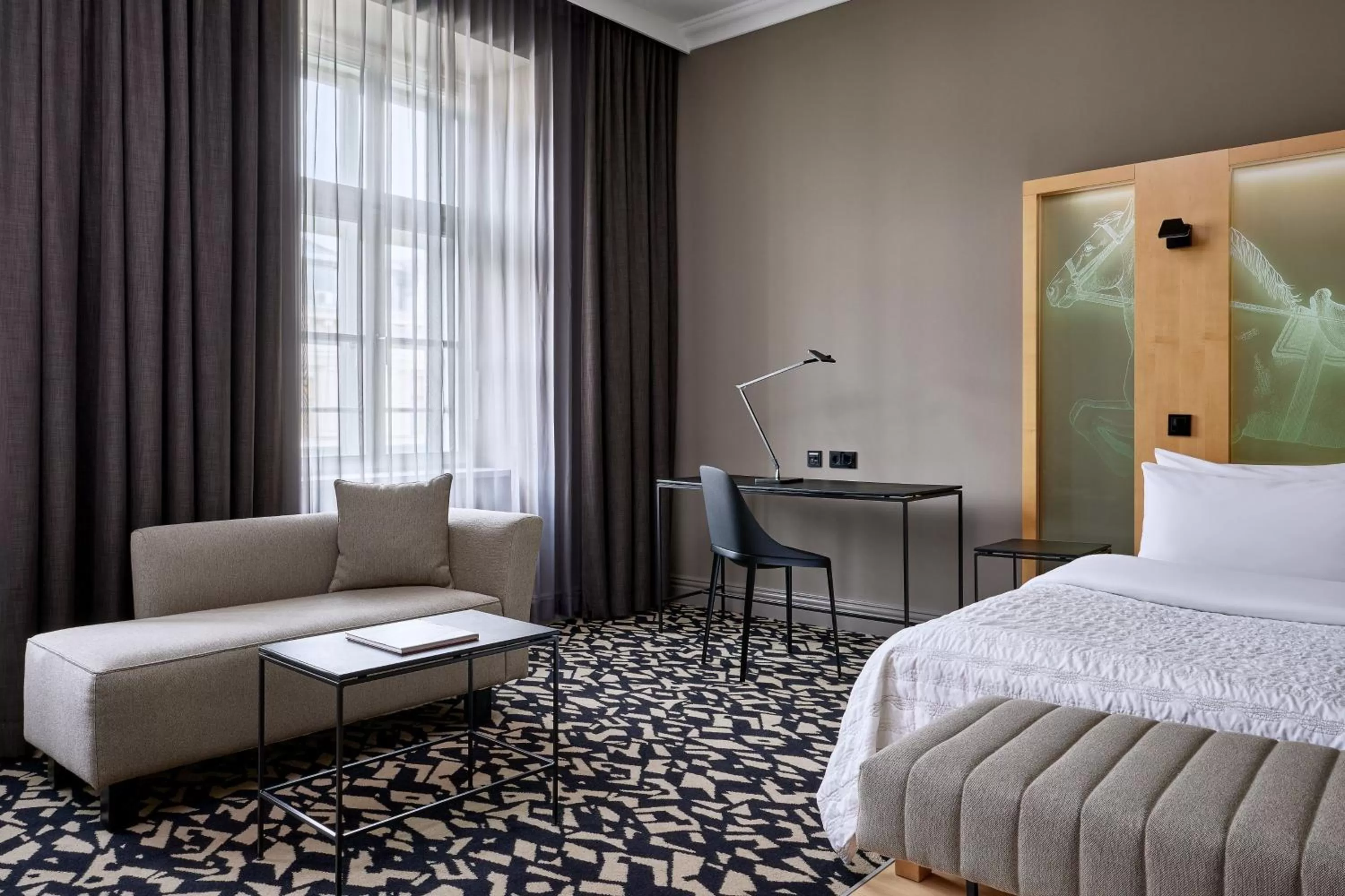 Photo of the whole room, Bed in Le Méridien Vienna