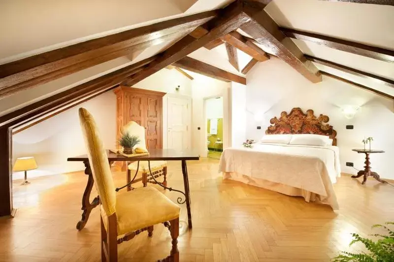 Photo of the whole room in Charles Bridge Palace