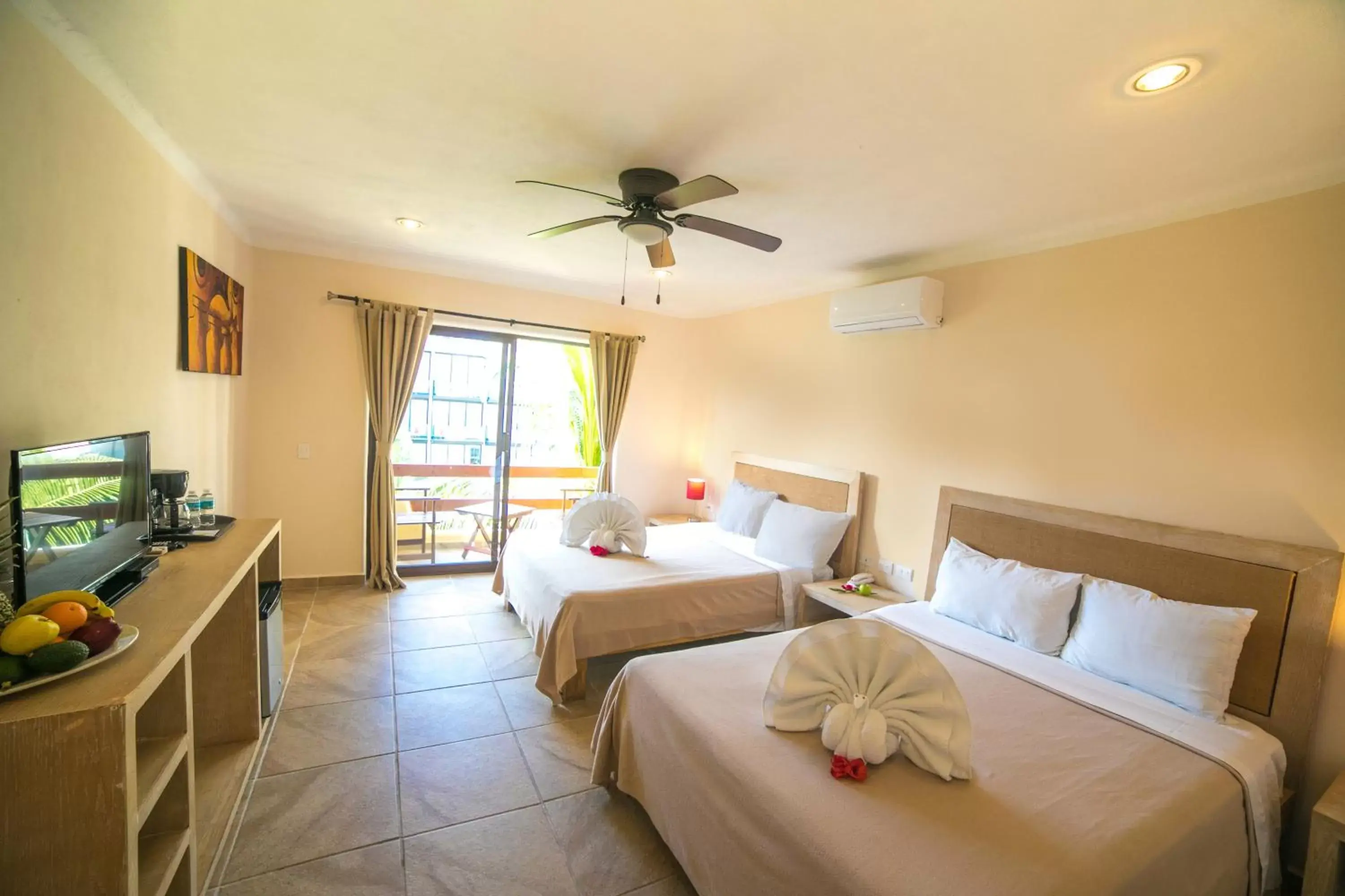 Coffee/tea facilities, Bed in Hotel Riviera Caribe Maya Coffee/tea facilities, Bed in Hotel Riviera Caribe Maya