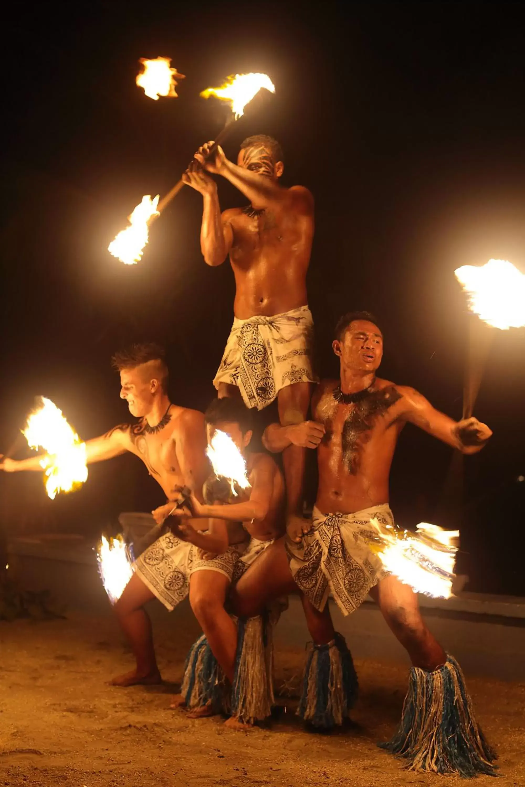 Evening Entertainment in Aquarius On The Beach