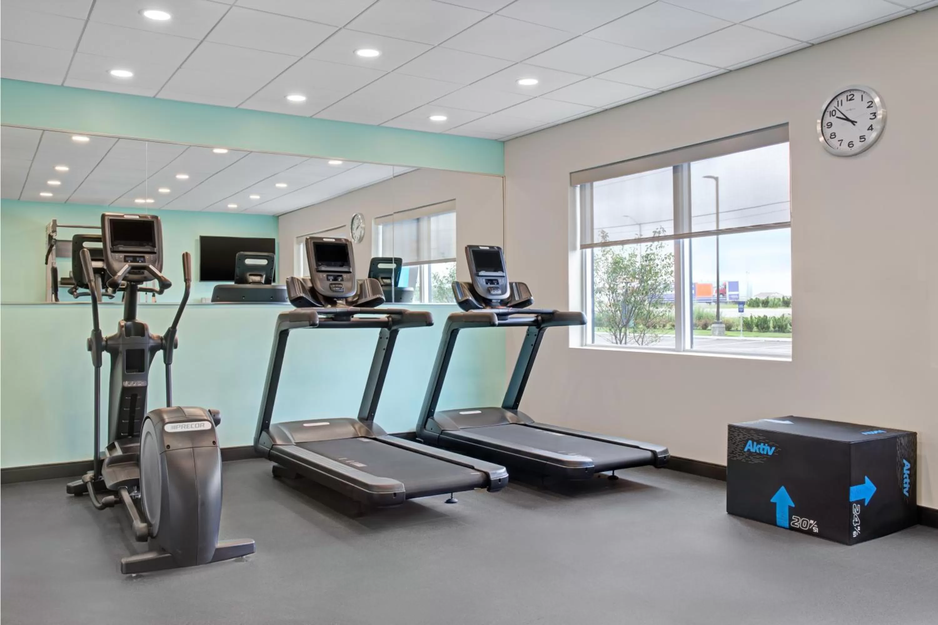 Fitness centre/facilities in Tru By Hilton Toronto Airport West