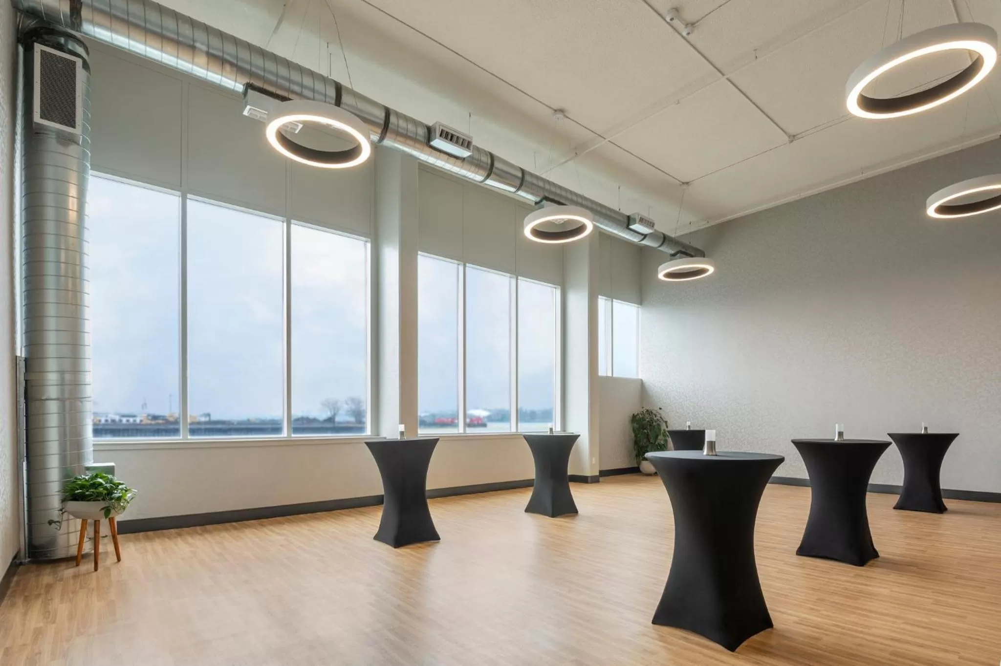 Restaurant/places to eat in Holiday Inn Kingston - Waterfront by IHG