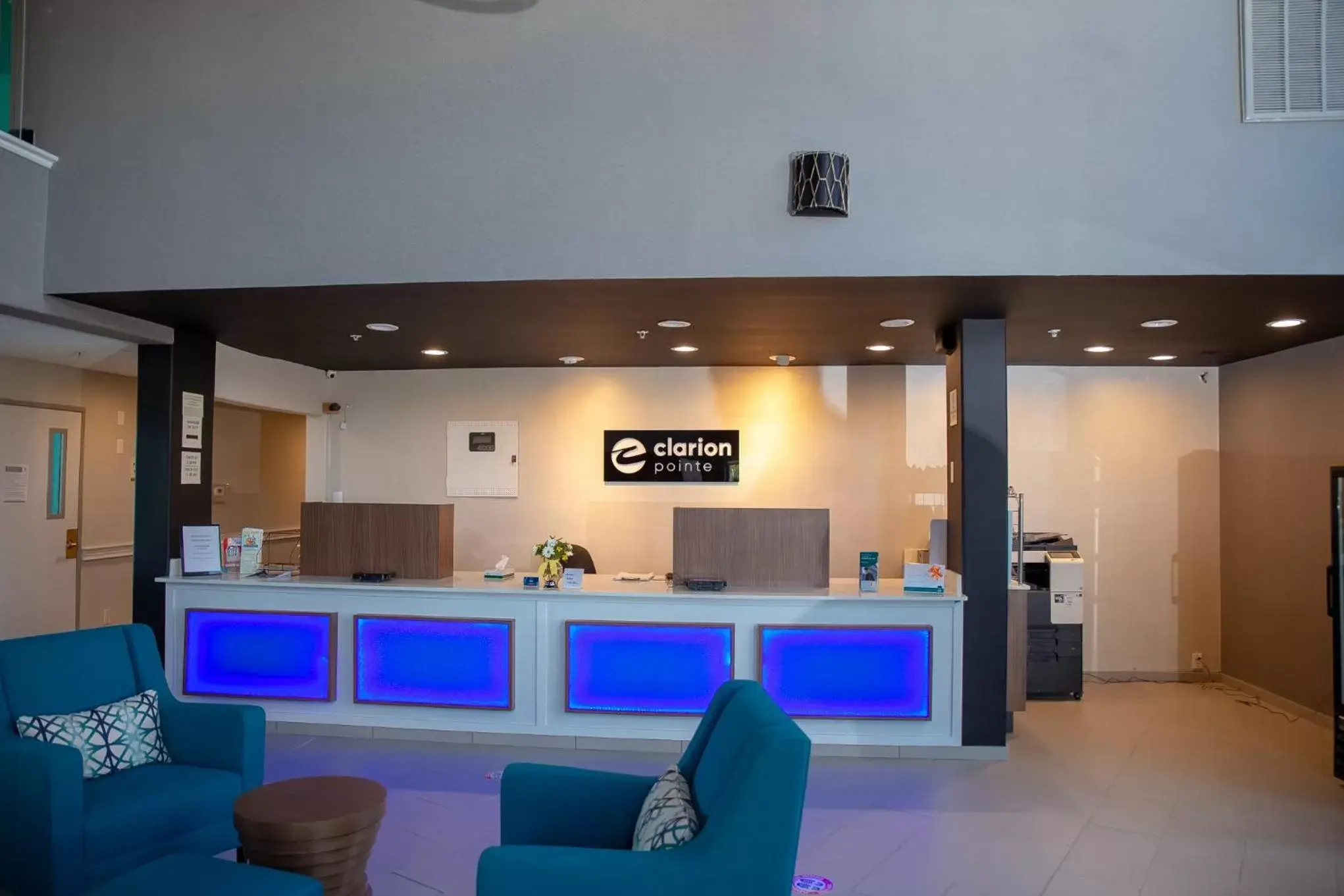 Lobby or reception in Clarion Pointe Indianapolis Airport