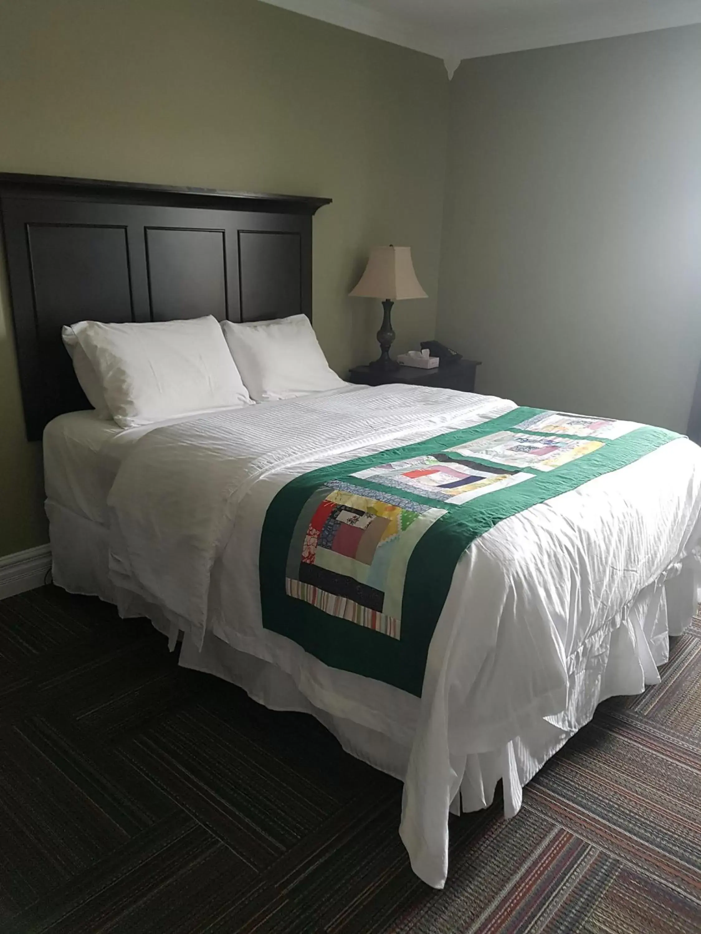 Bedroom, Bed in Seaport Inn