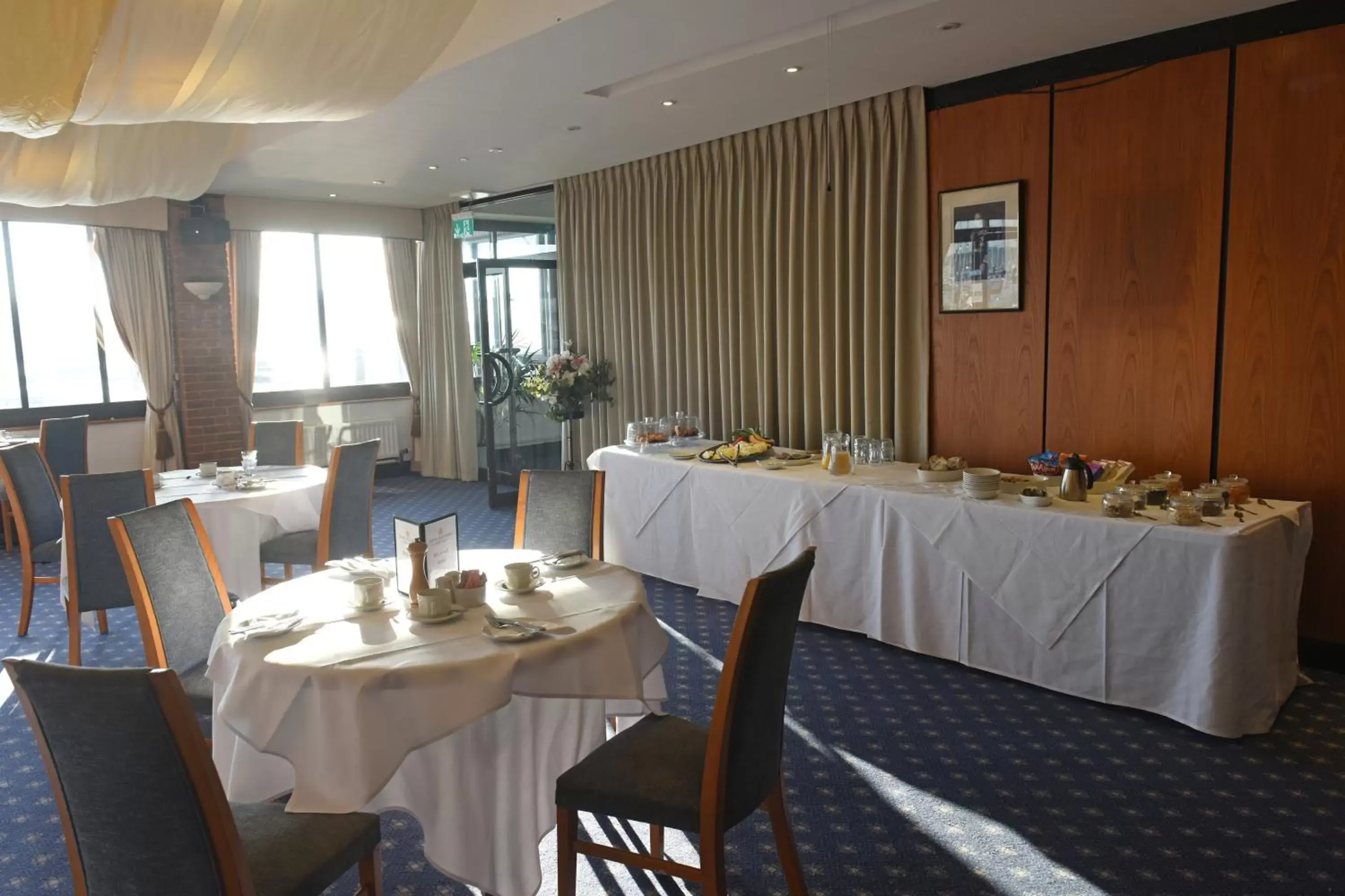 Restaurant/Places to Eat in Royal Southern Yacht Club
