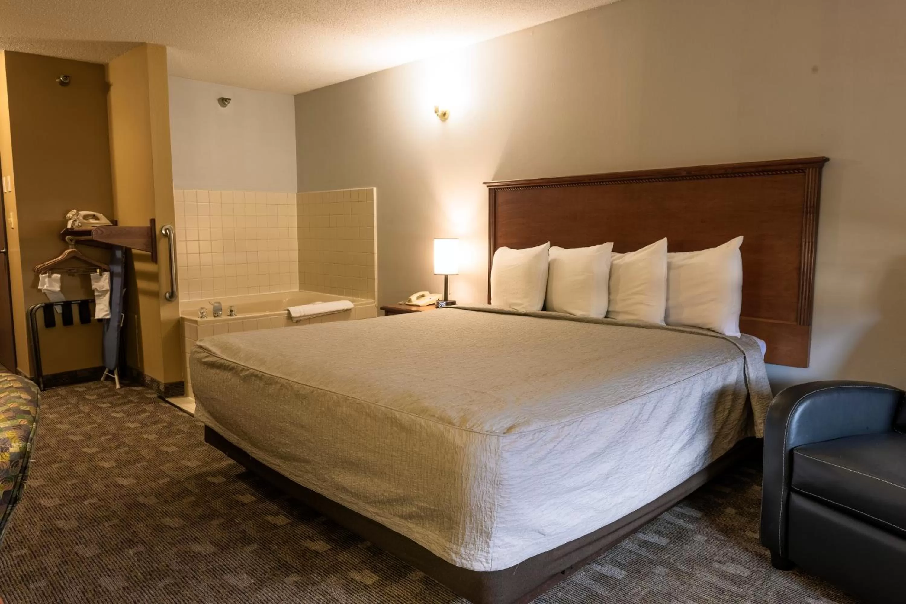 Bed in Governors Inn a Travelodge by Wyndham