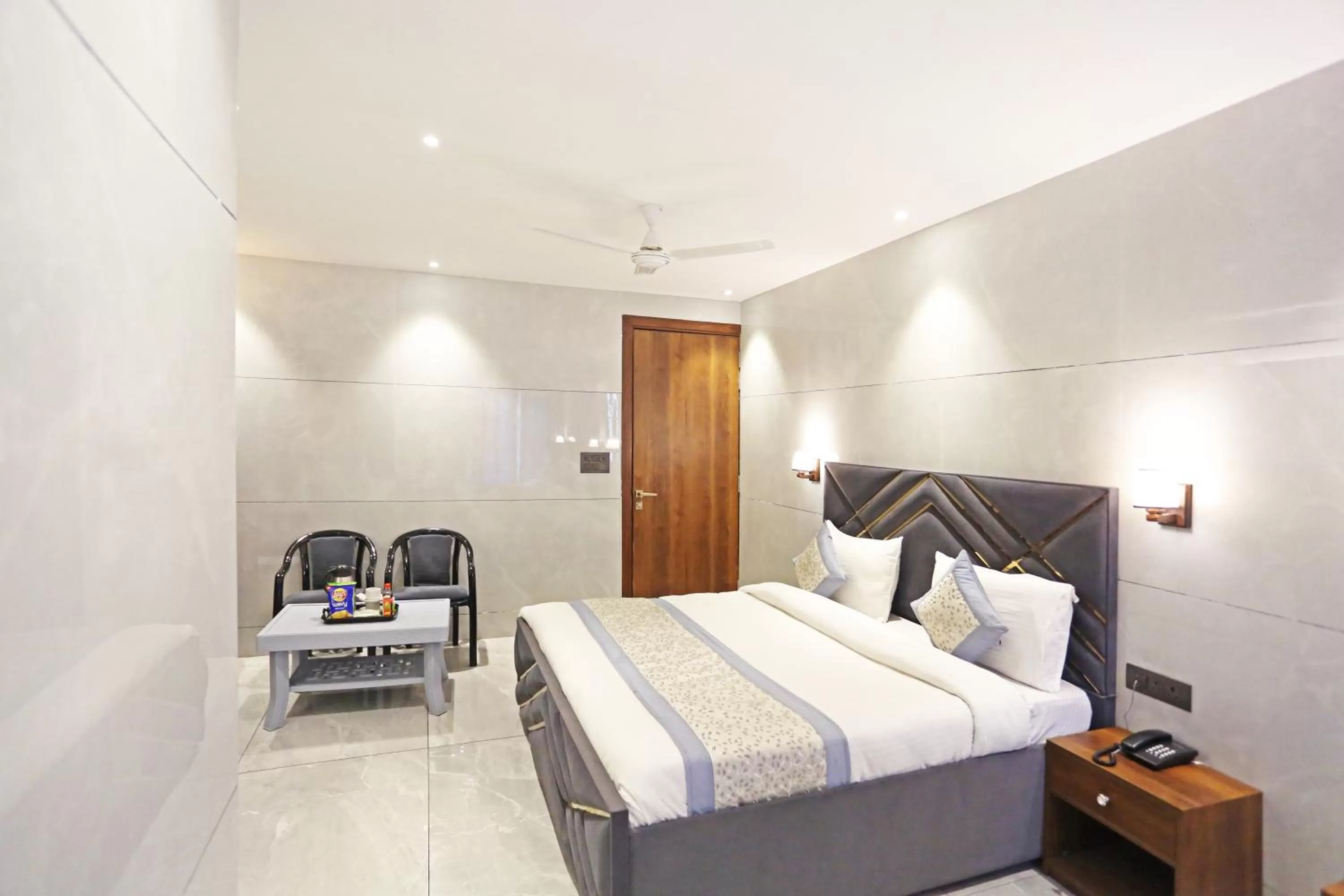 Bed in Frankstay By Hotel Preet in 05 mints walking Distance Nizamuddin Railway Station