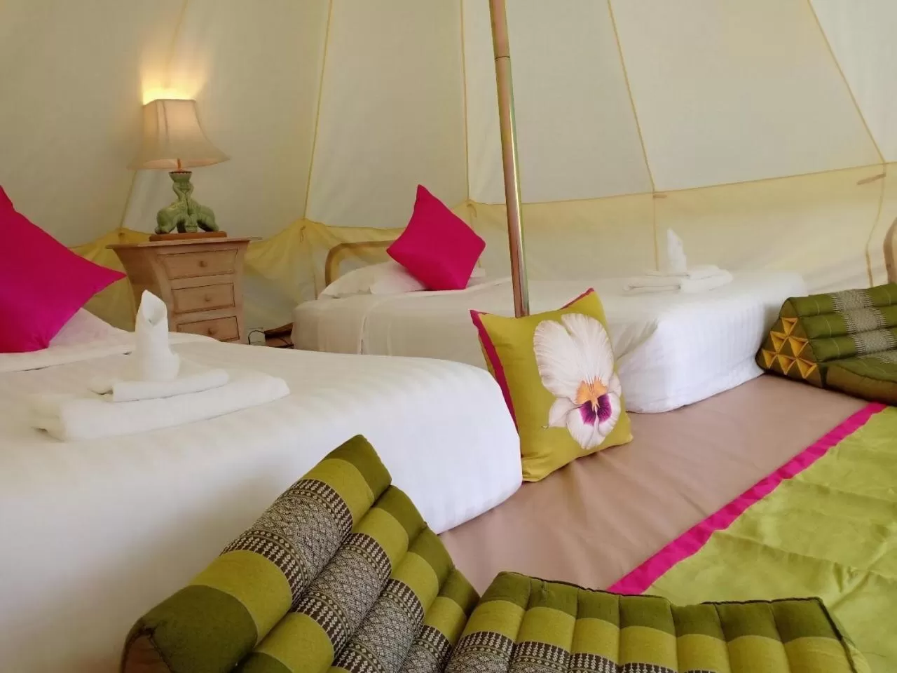 Photo of the whole room, Bed in Doi Inthanon Riverside resort