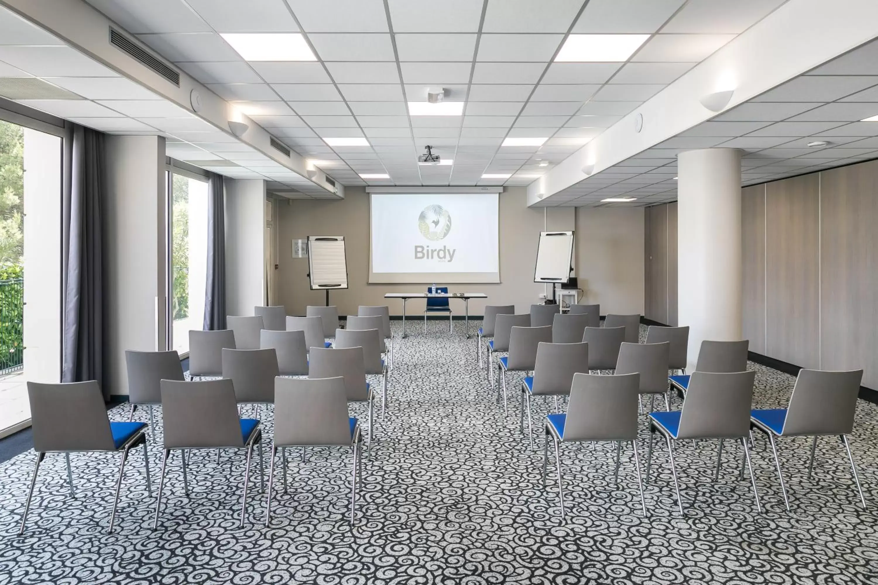 Meeting/conference room in Hôtel Birdy by Happyculture