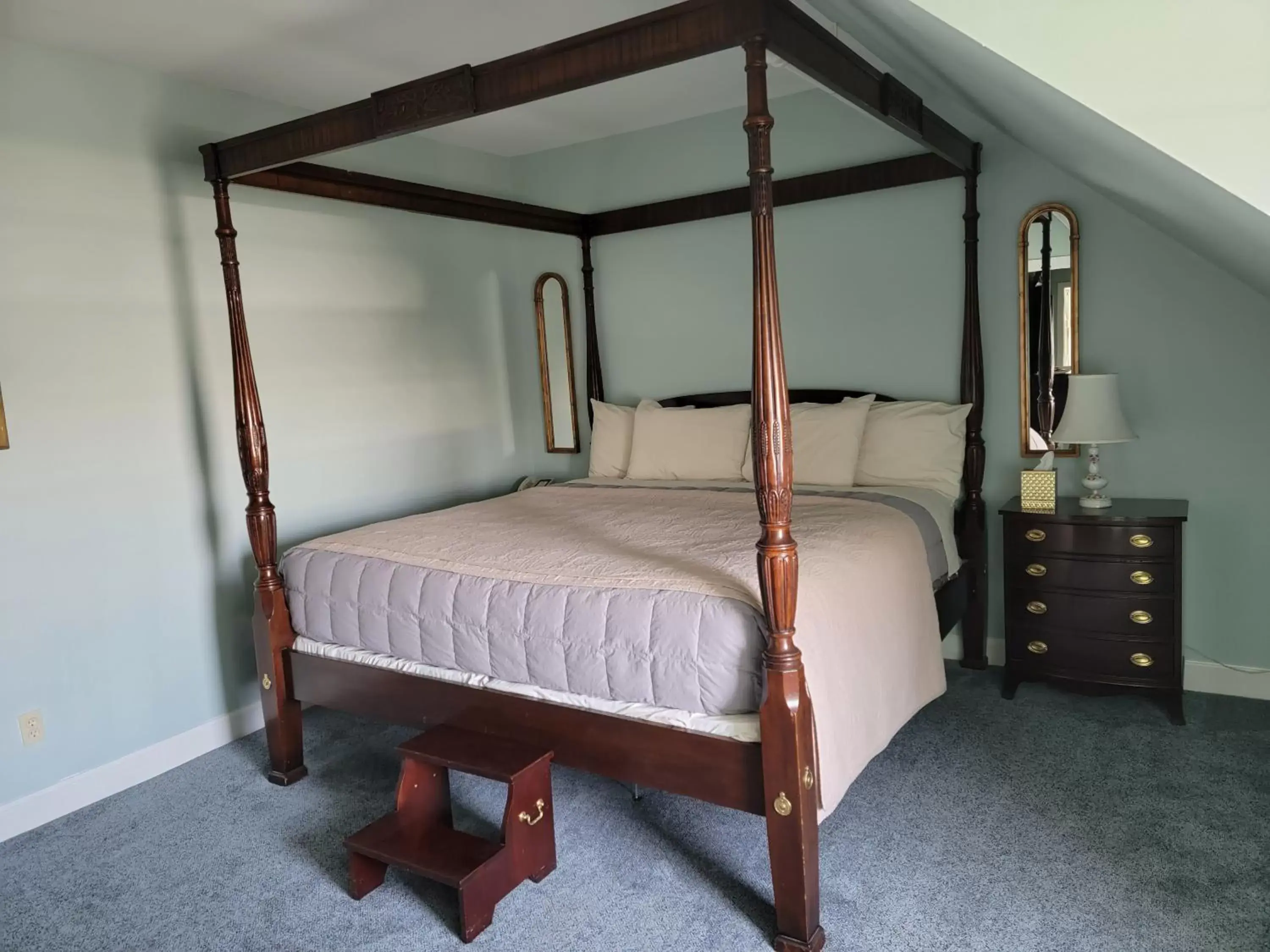 Bedroom, Bunk Bed in Lowell Inn