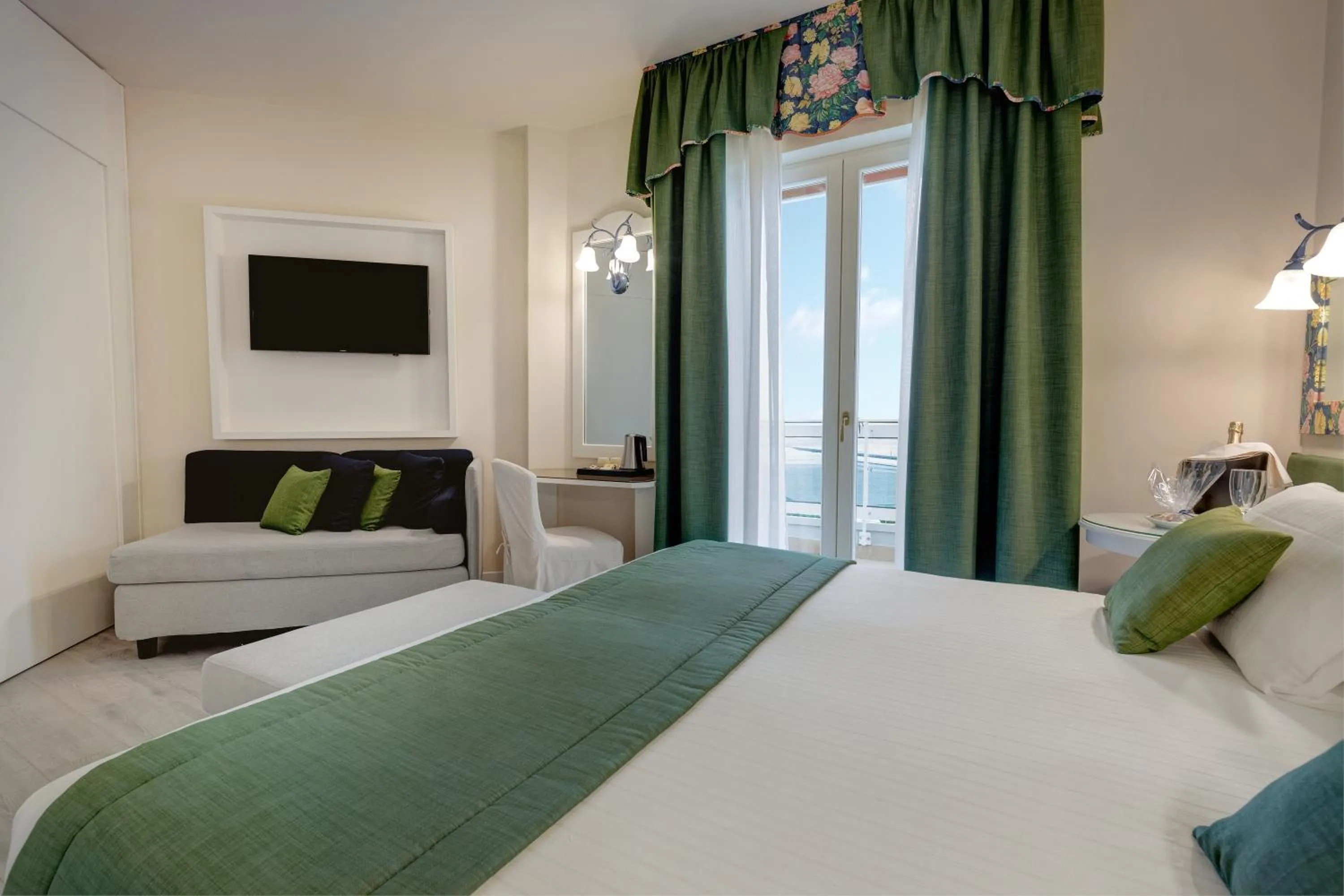 Photo of the whole room in Hotel Cavalieri Palace & Suites