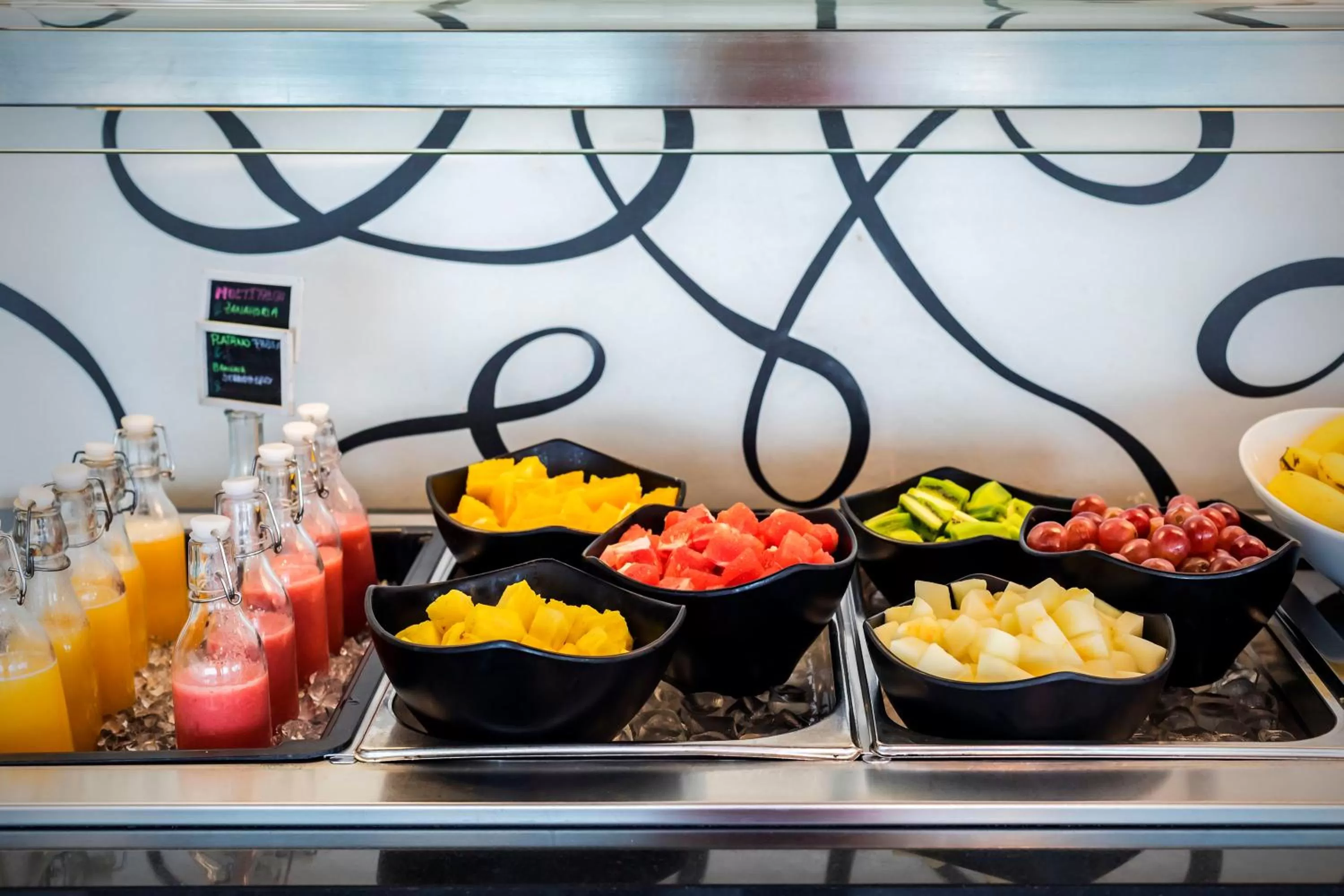 Buffet breakfast in Hotel Zentral Castellana Norte