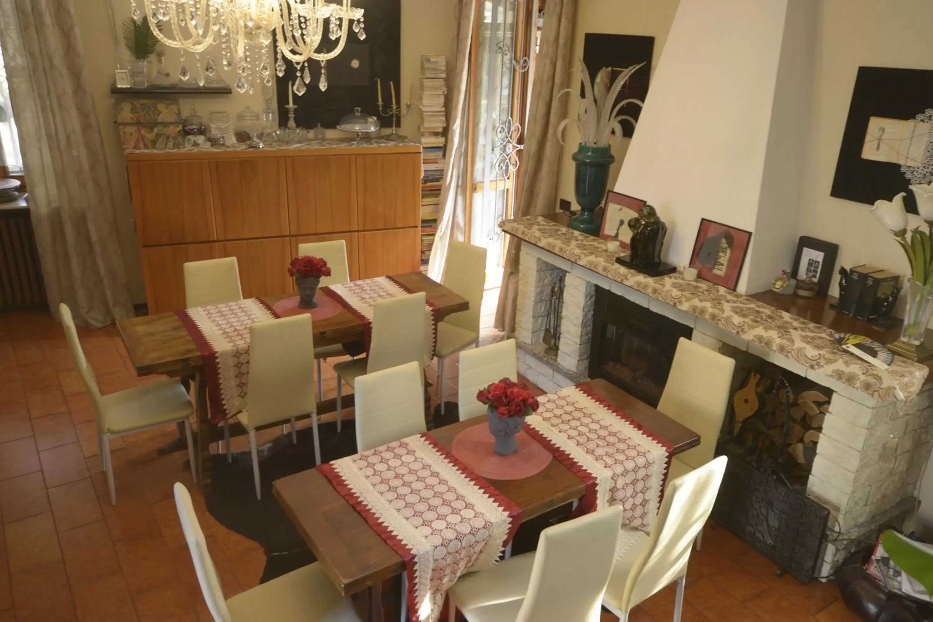 Restaurant/Places to Eat in Villa Marisa
