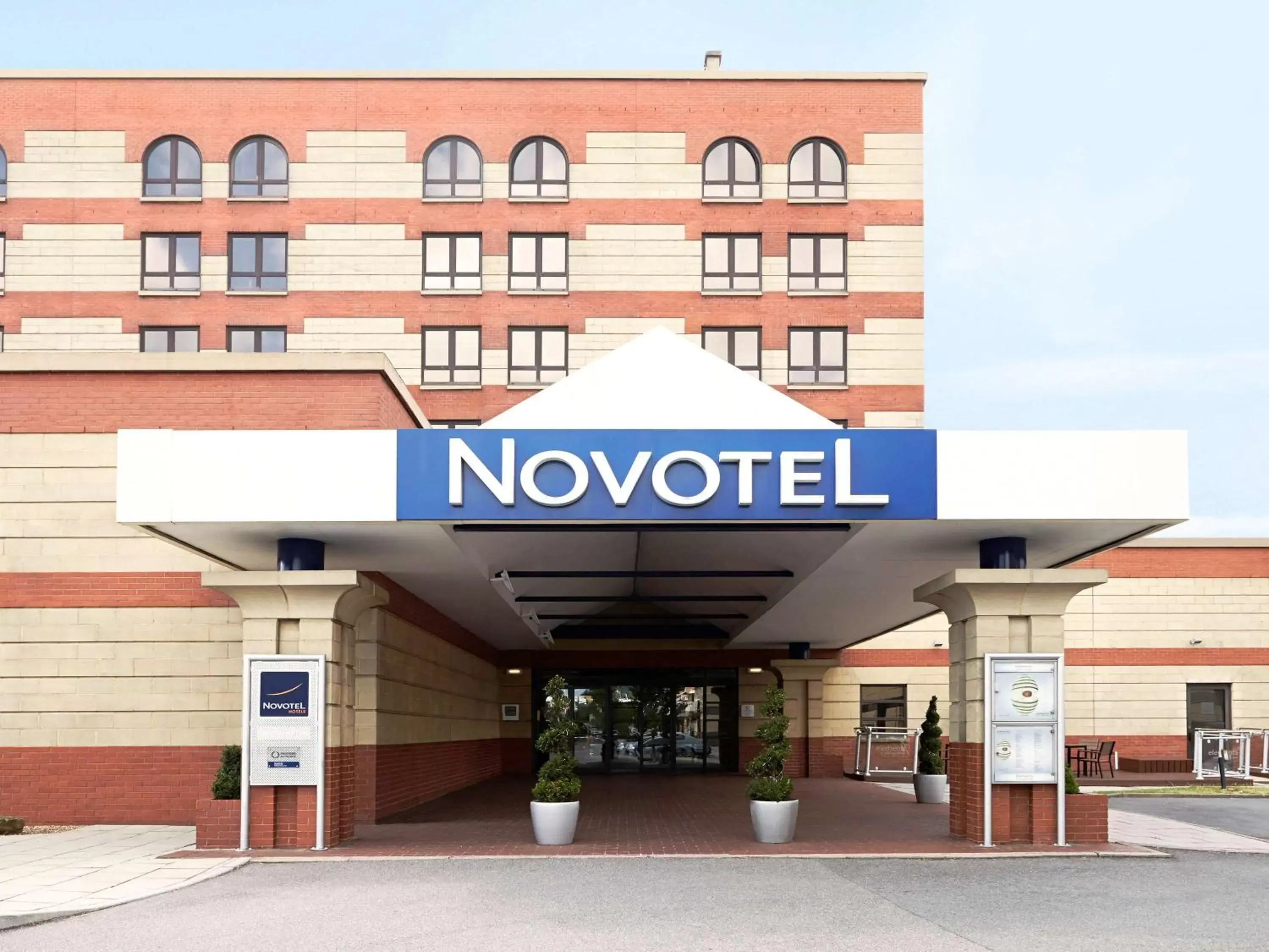 Property building in Novotel Southampton