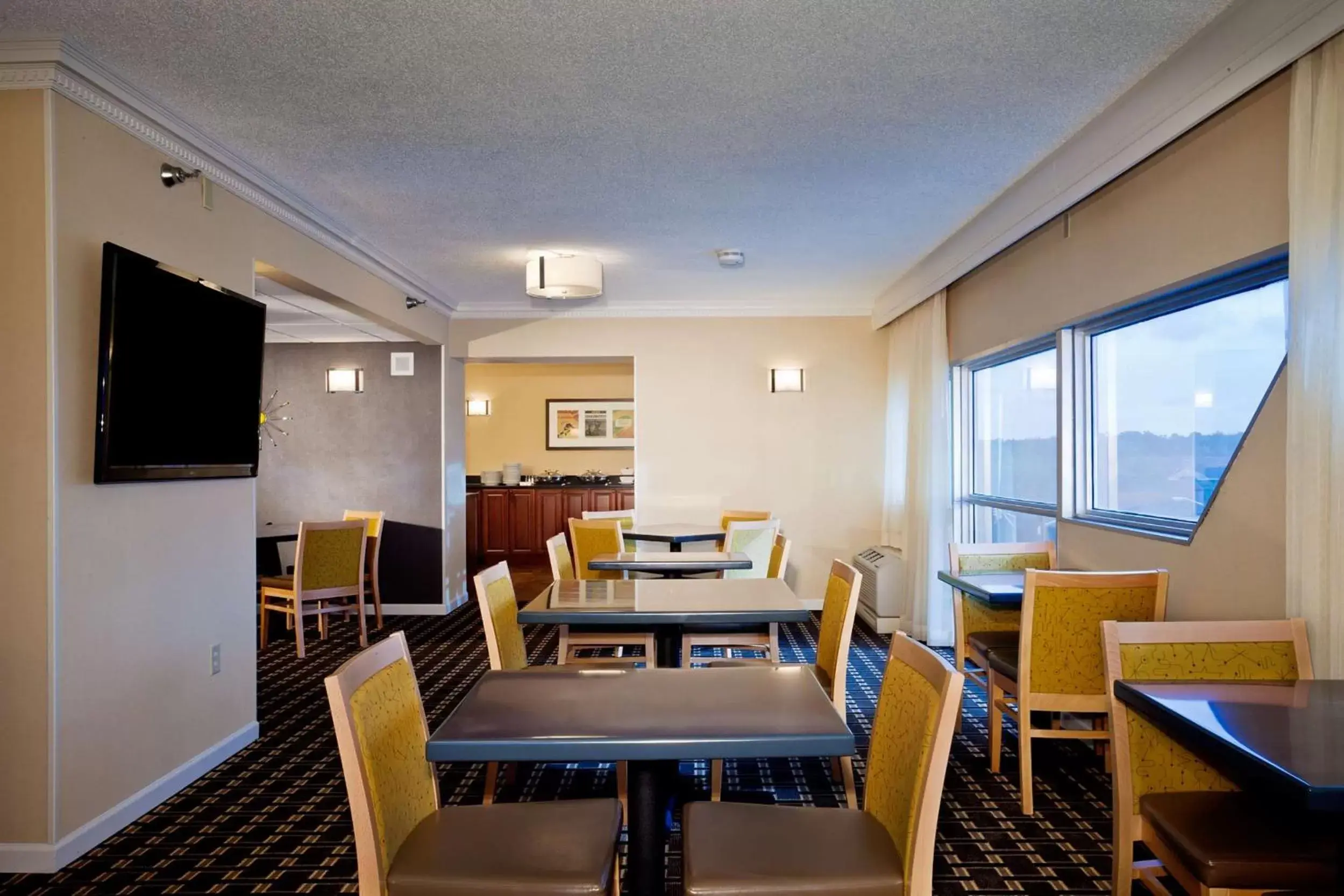 Property building, Restaurant/Places to Eat in DoubleTree by Hilton Hotel South Bend