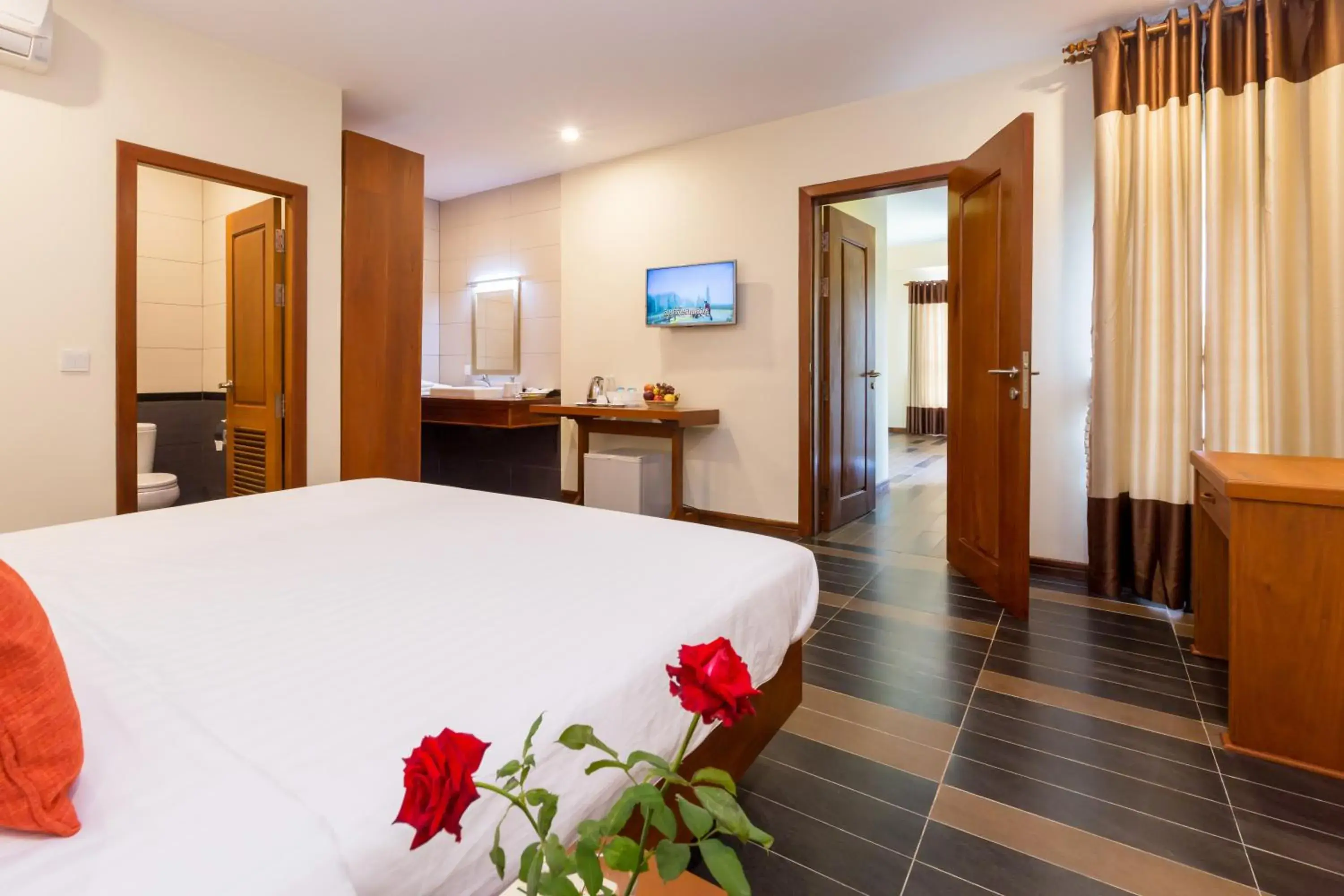 Shower, Bed in 360 Resort