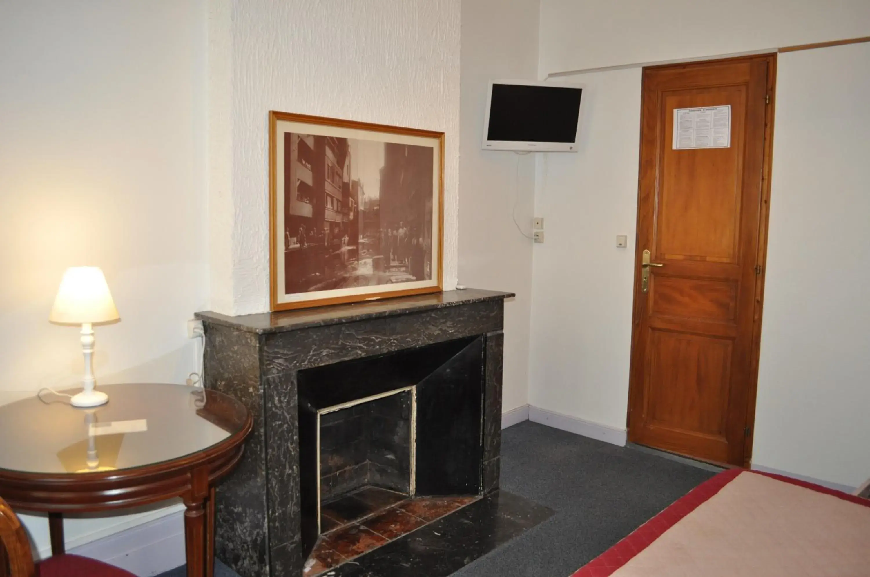 Decorative detail, TV/Entertainment Center in Hôtel du Centre