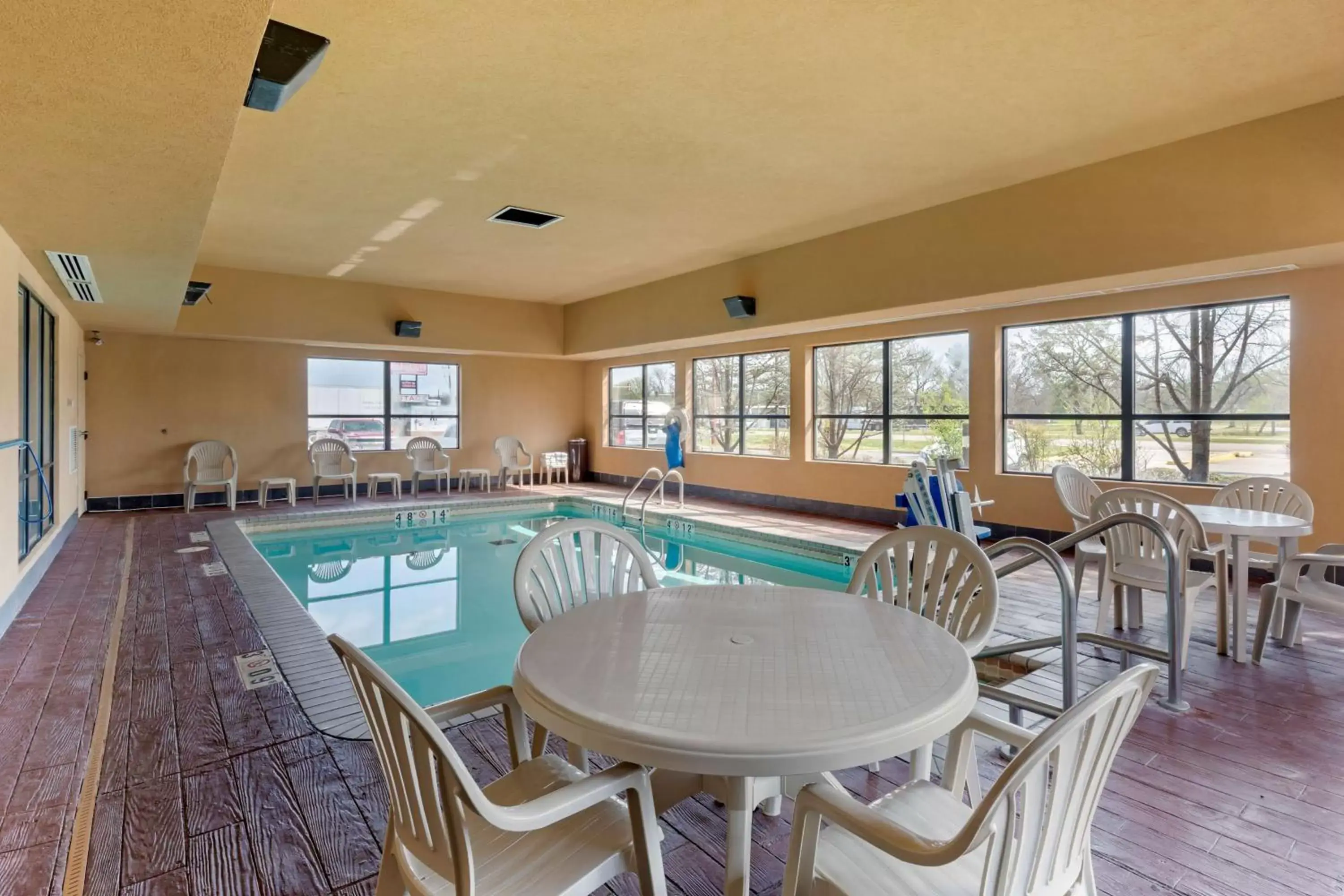 Pool view, Swimming Pool in Best Western Seminole Inn and Suites