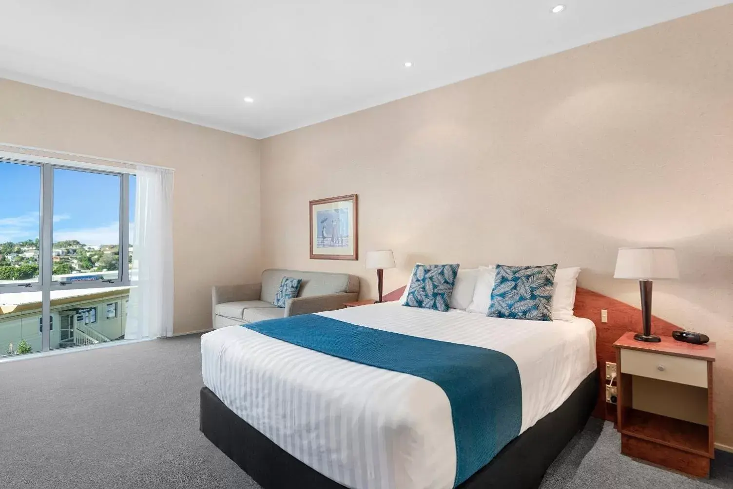 Queen Shower Studio in Aristotles North Shore Queen Shower Studio in Aristotles North Shore