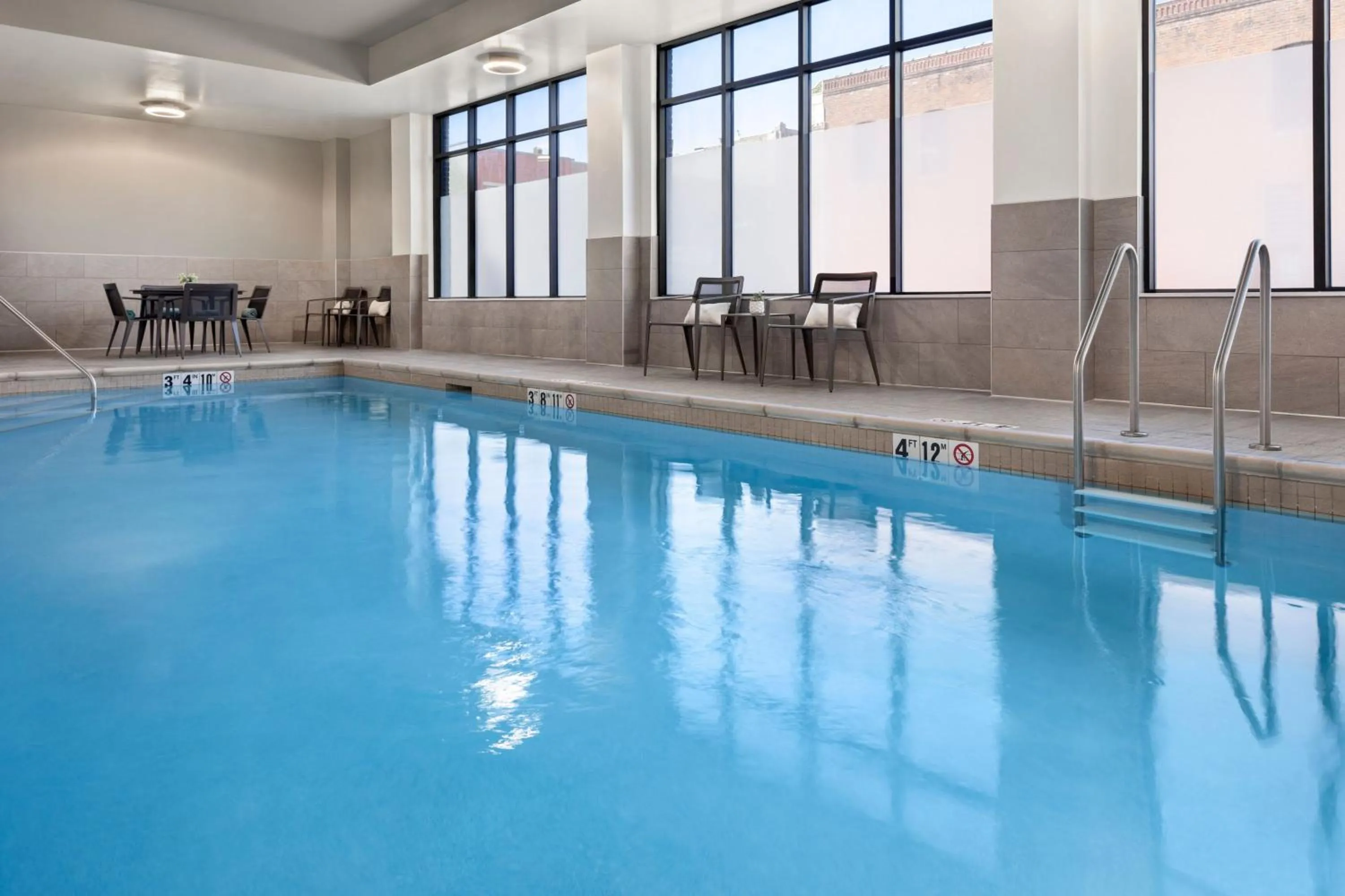 Swimming pool in Courtyard by Marriott Owatonna Downtown