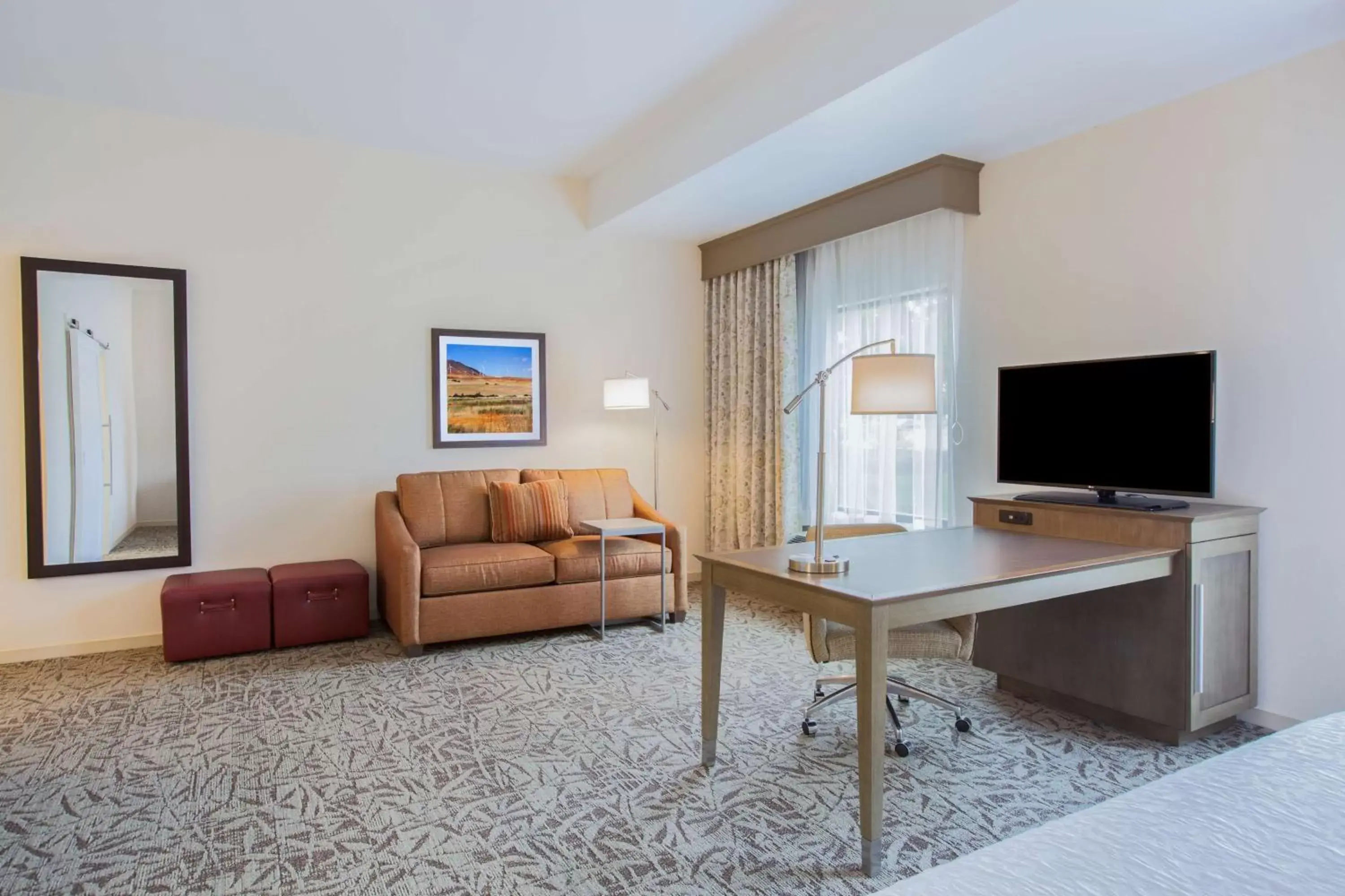 Bed, Seating Area in Hampton Inn & Suites Pasco/Tri-Cities, WA