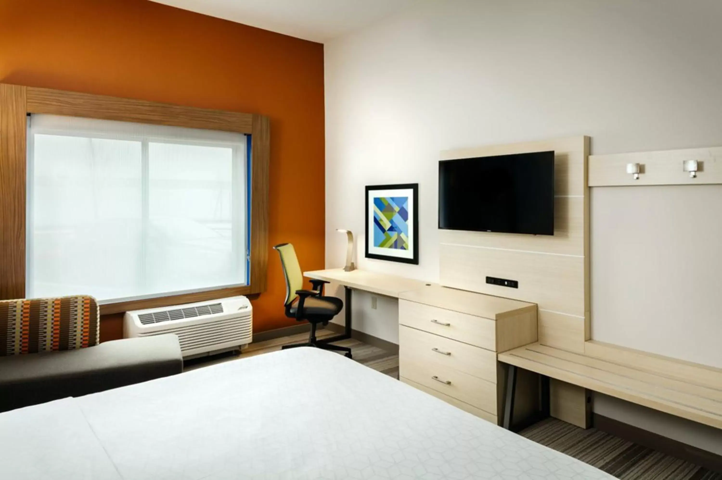 Photo of the whole room, TV/Entertainment Center in Holiday Inn Express & Suites - Medford, an IHG Hotel