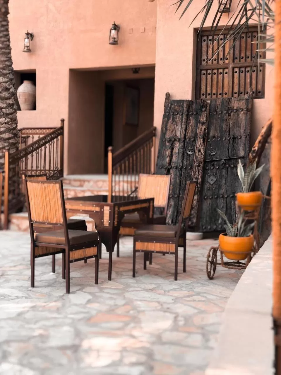 Bustan inn by Alley Escape
