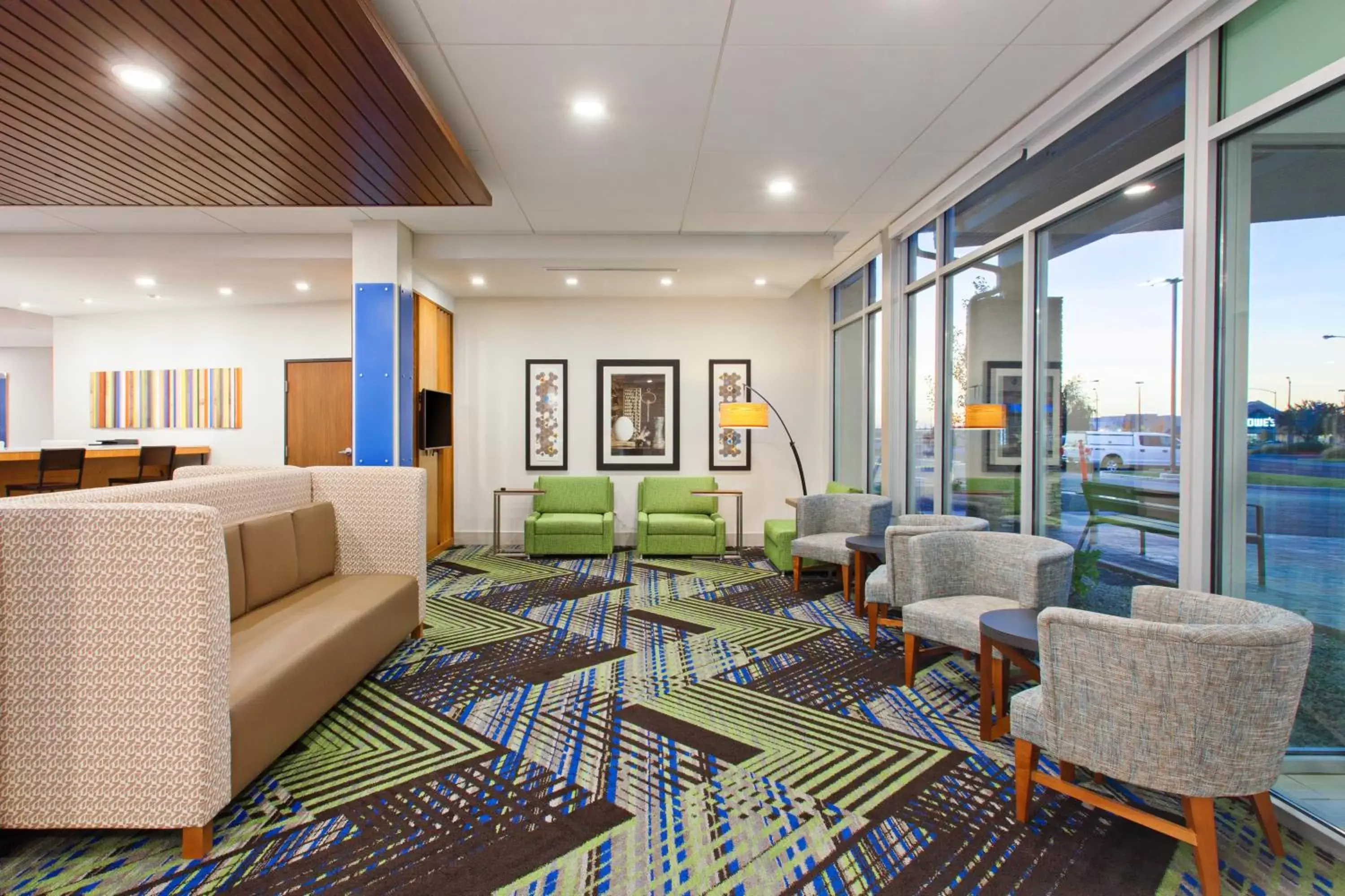 Property building, Seating Area in Holiday Inn Express & Suites - Moses Lake, an IHG Hotel