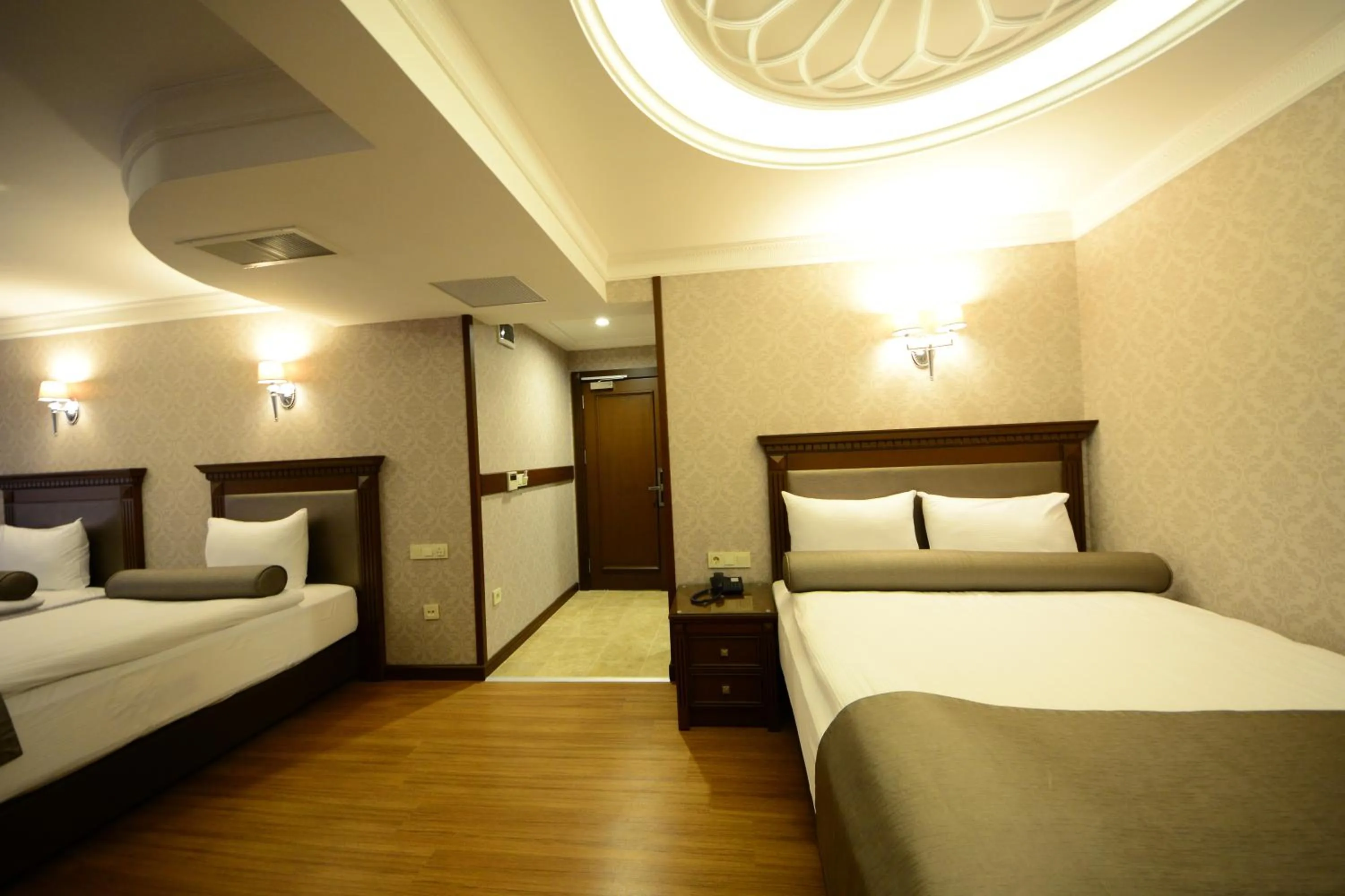 Photo of the whole room, Bed in Grand Bazaar Hotel