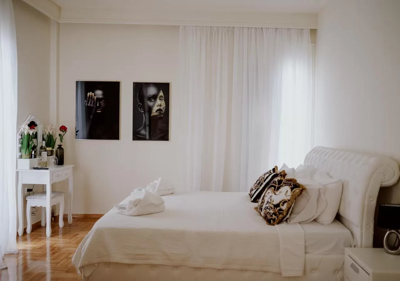 Photo of the whole room, Bed in ROH Suites