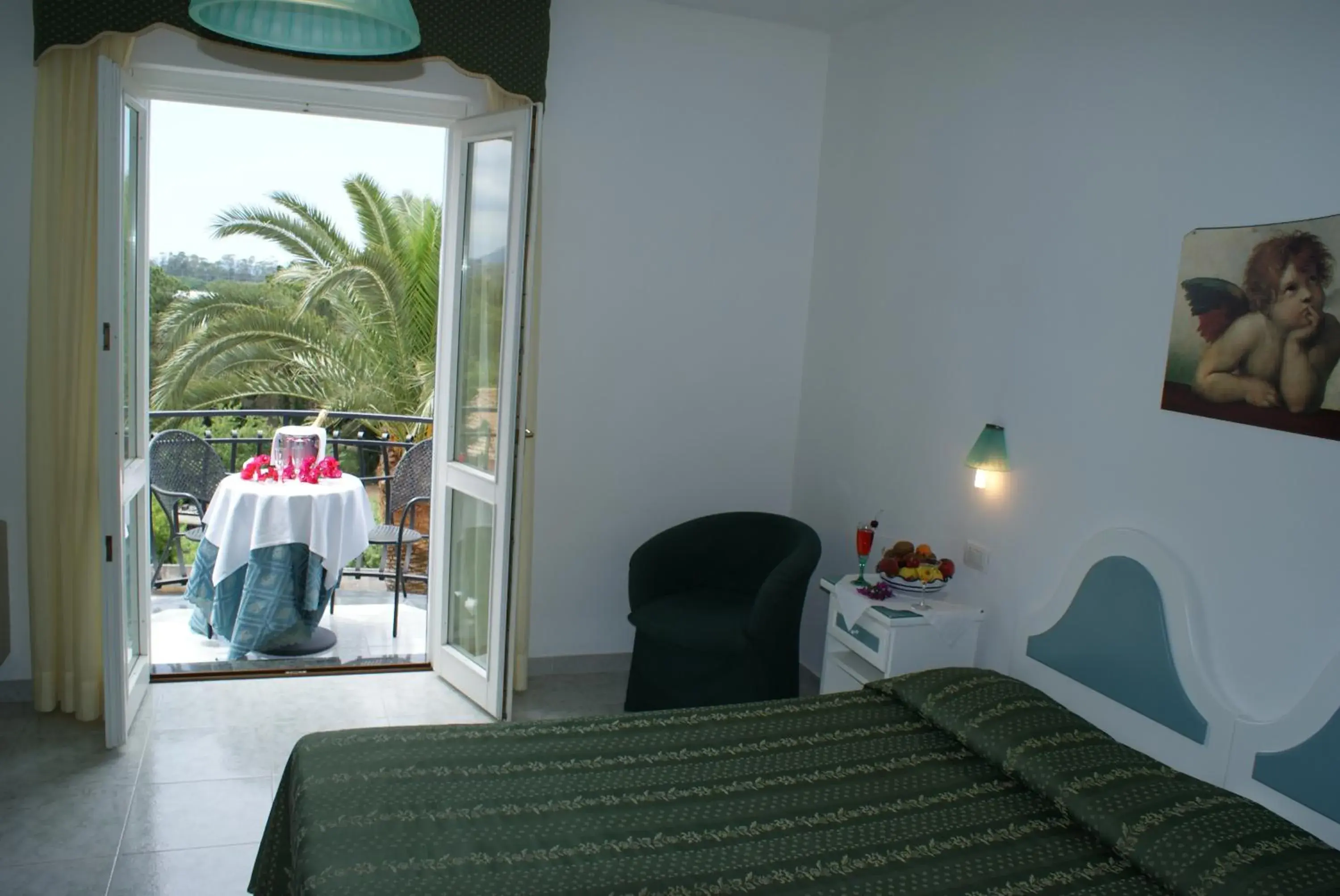 Bedroom, Balcony/Terrace in Hotel Ristorante Borgo La Tana