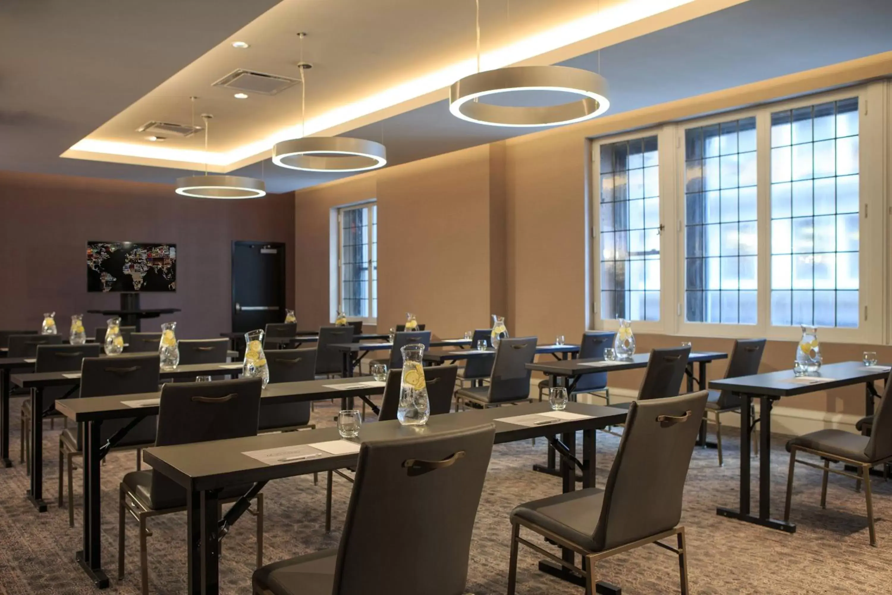 Meeting/conference room, Restaurant/Places to Eat in Renaissance Cincinnati Downtown Hotel